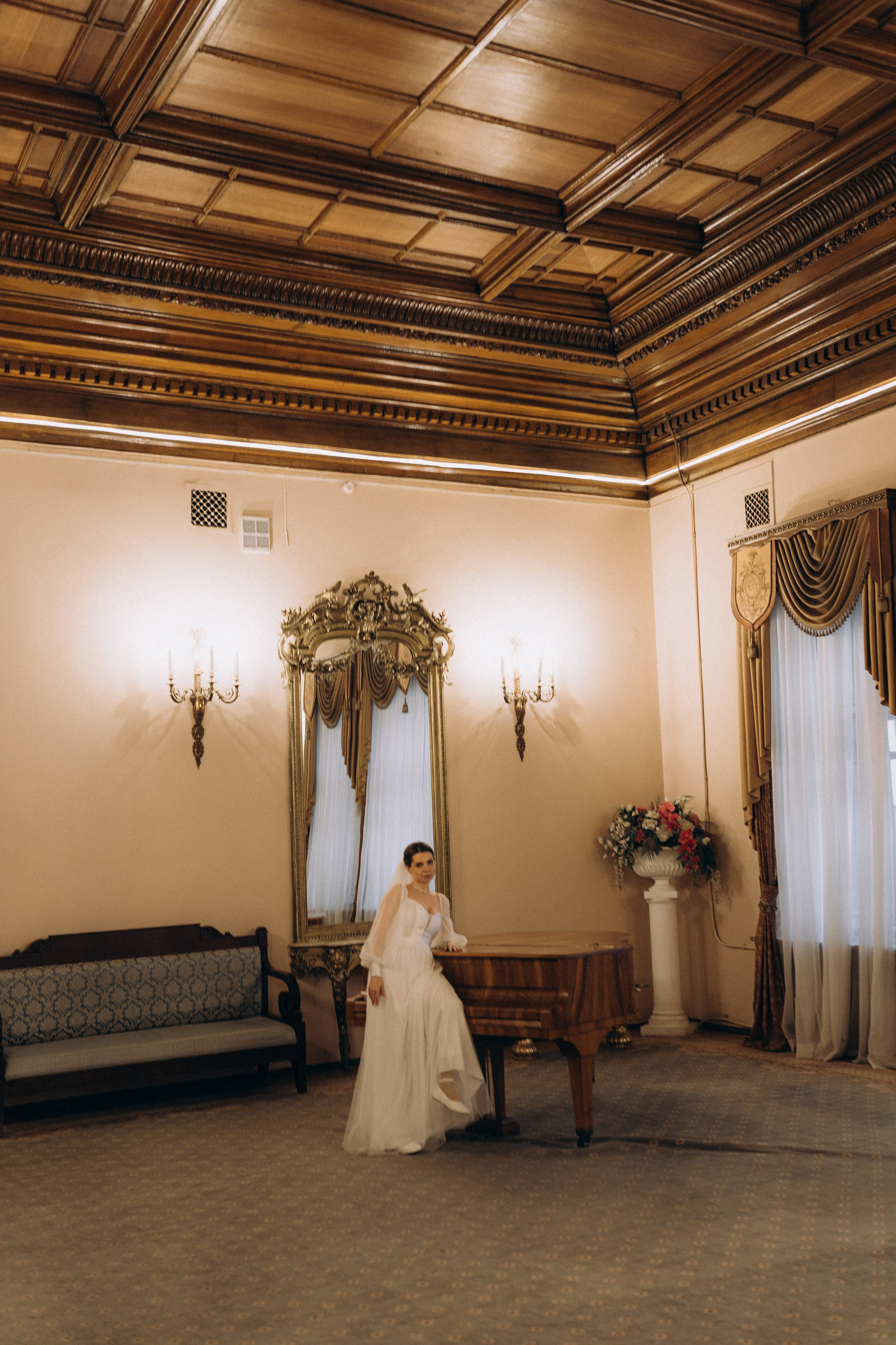 СВАДЕБНАЯ СЬЕМКА ВО ВТОРОМ ДВОРЦЕ (ДЕКАБРЬ) ТАКЖЕ СЬЕМКА В СТУДИИ НА ЧЕРНЫШЕВСКОЙ. Профессиональный фотограф, Санкт-Петербург — Виктория Богомолова