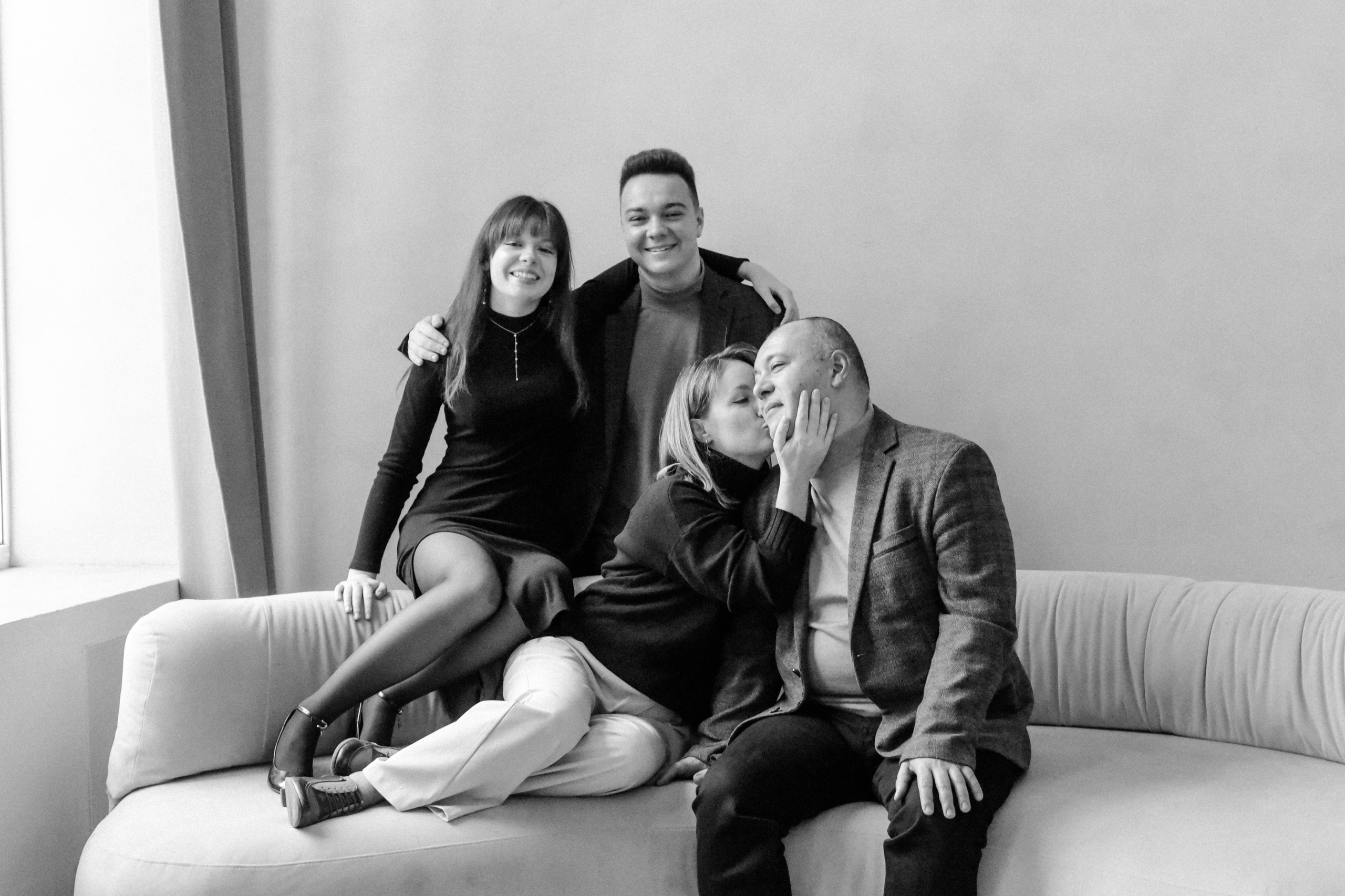 Молодые родители и взрослые дети. Фотограф Лола Волна, город Москва