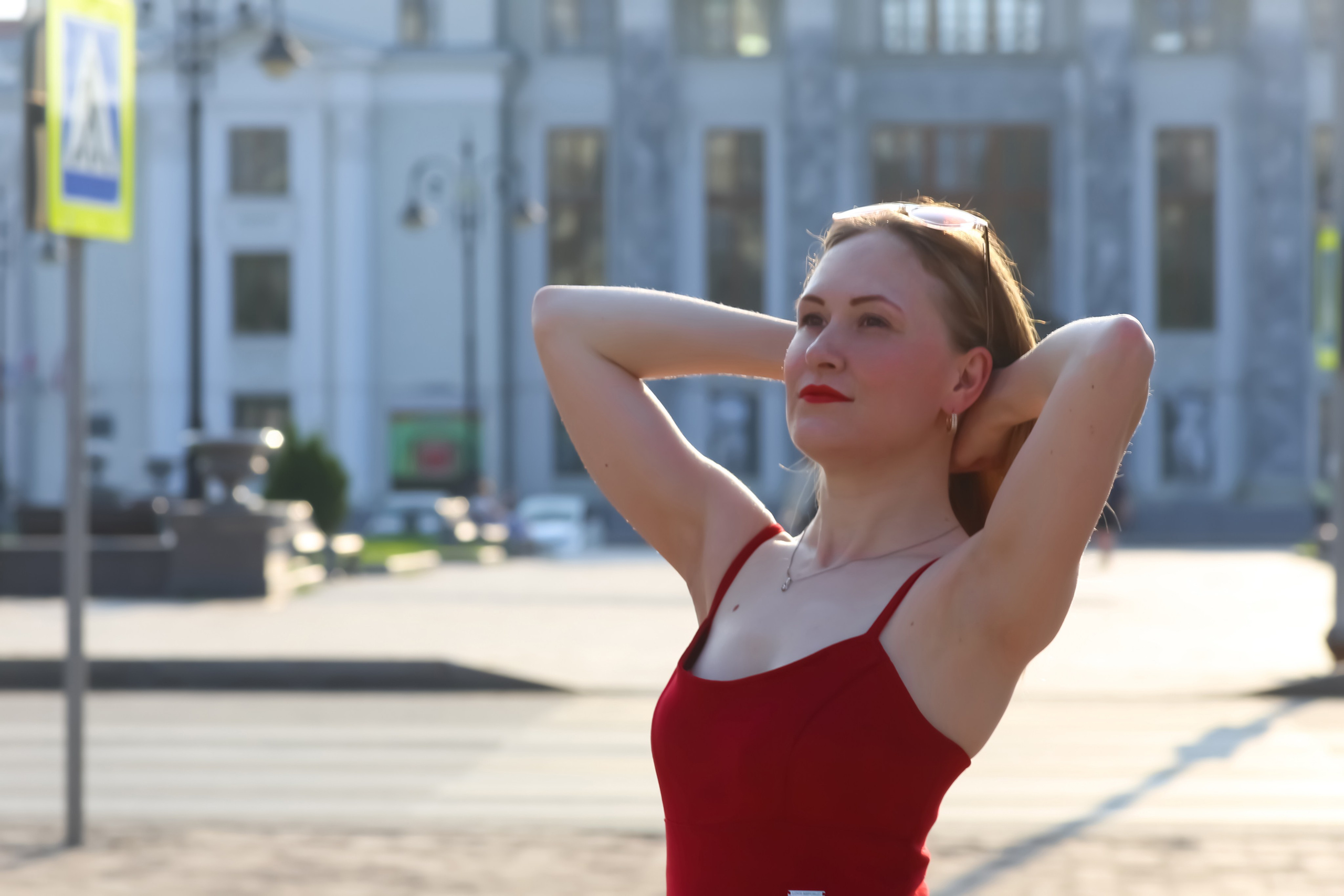 Маша на прогулке летом. Фотограф Пермь. Фотосессия в фотостудии Перми и на свежем воздухе