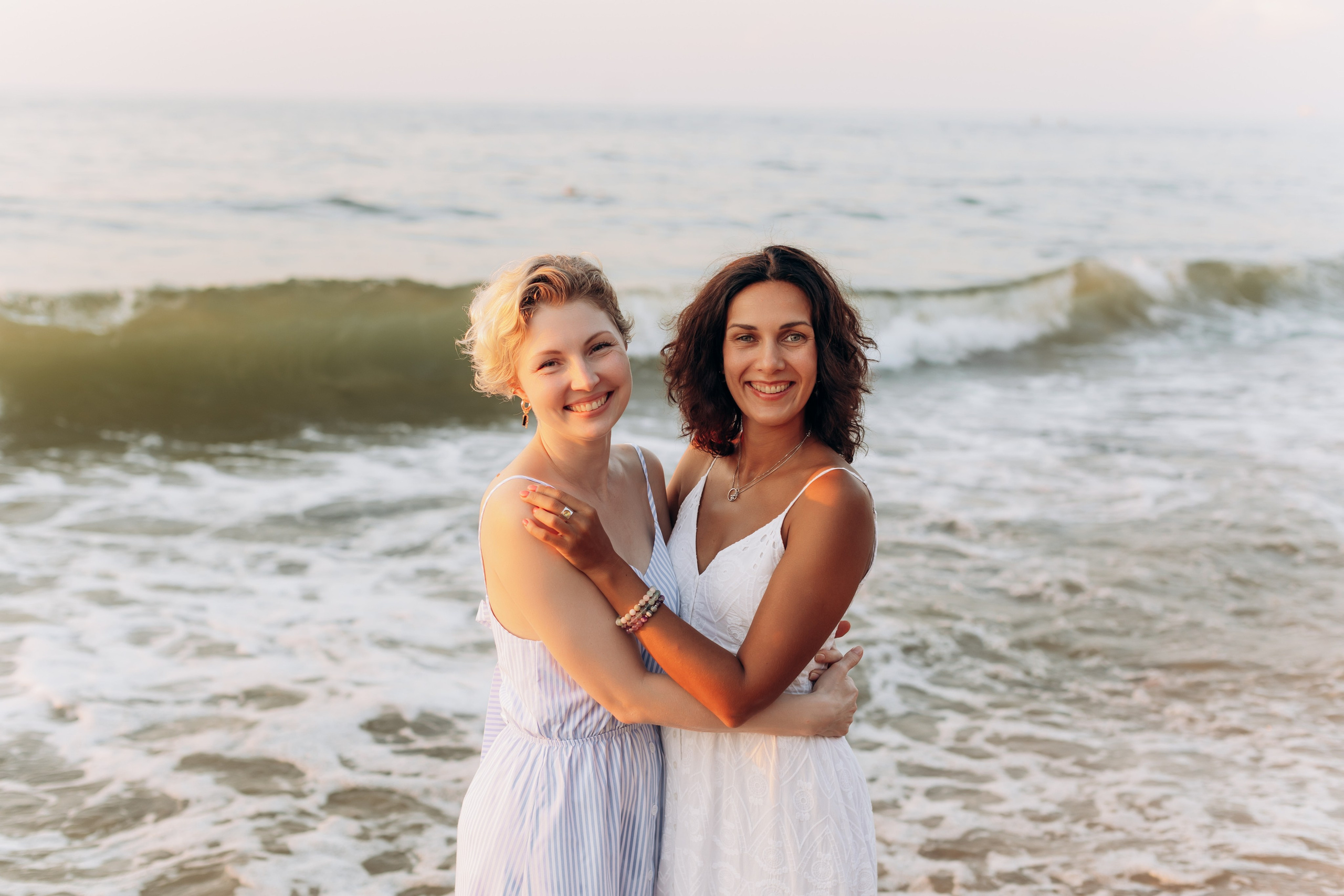 Подруги Пионеский Сосновый бор закат. Фотограф в Калининграде свадебная фотография, репортажная, фотосессии