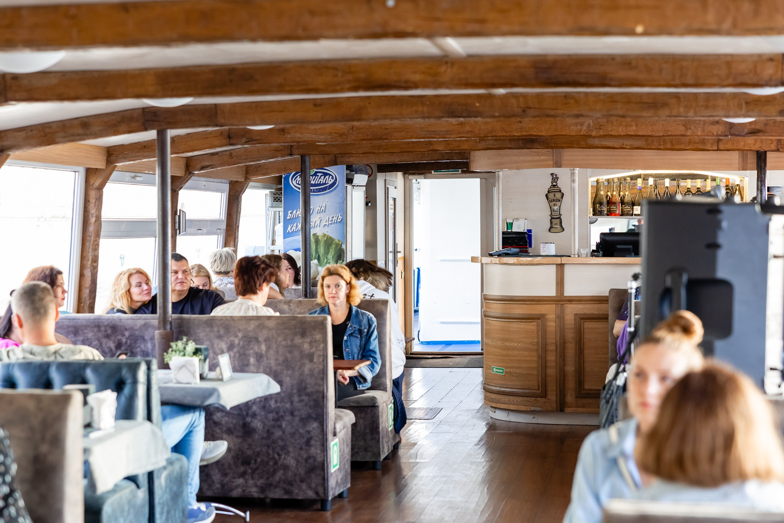 Экскурсия на двухпалубном теплоходе по Неве. Фотограф в Санкт-Петербурге — Сергей Петров