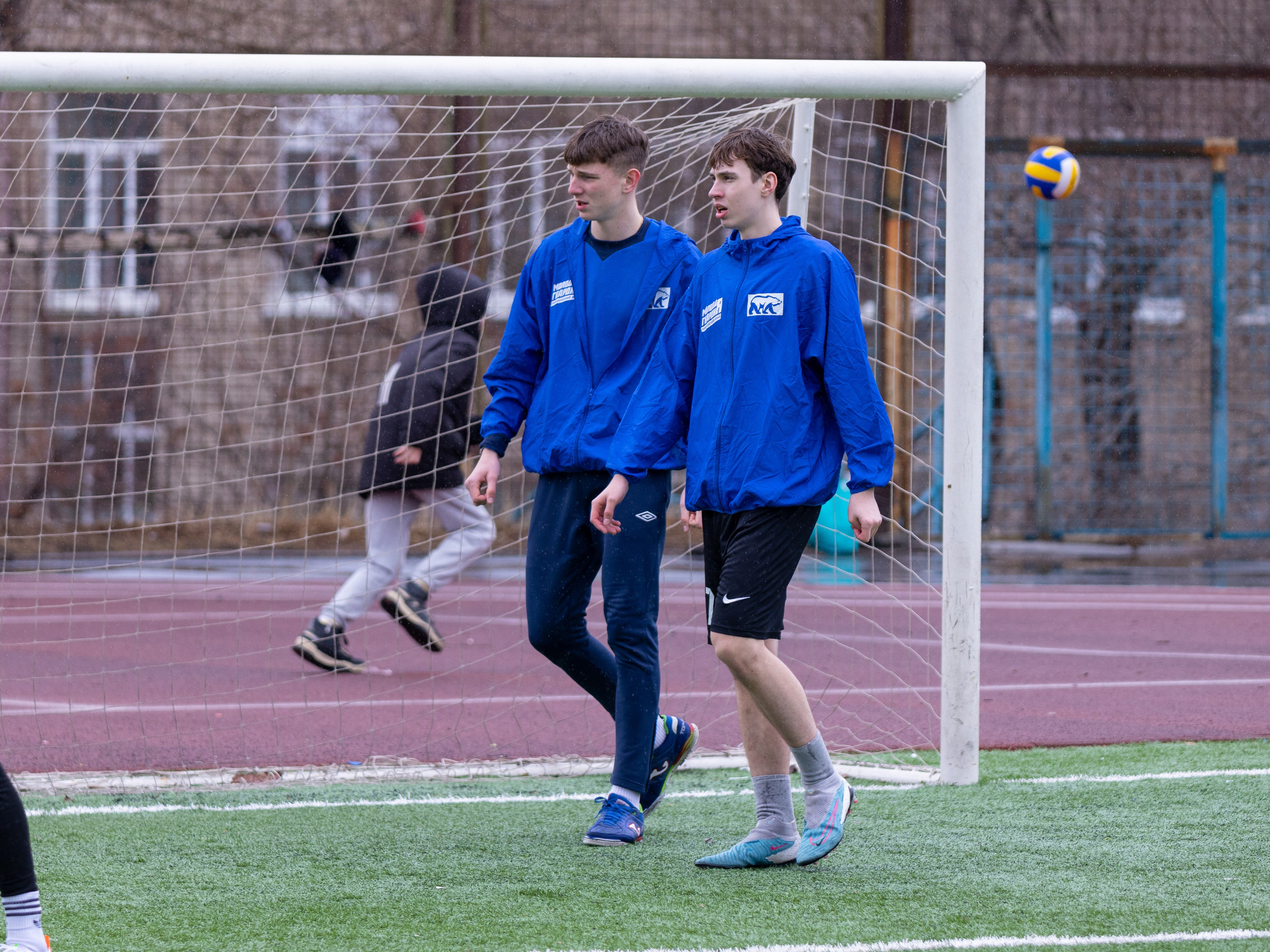 Товарищеский матч по футболу между ФК «Молодая Гвардия» и ФК «Культура». Олег Катакинов| Репортажный фотограф в городе у моря (Владивосток)