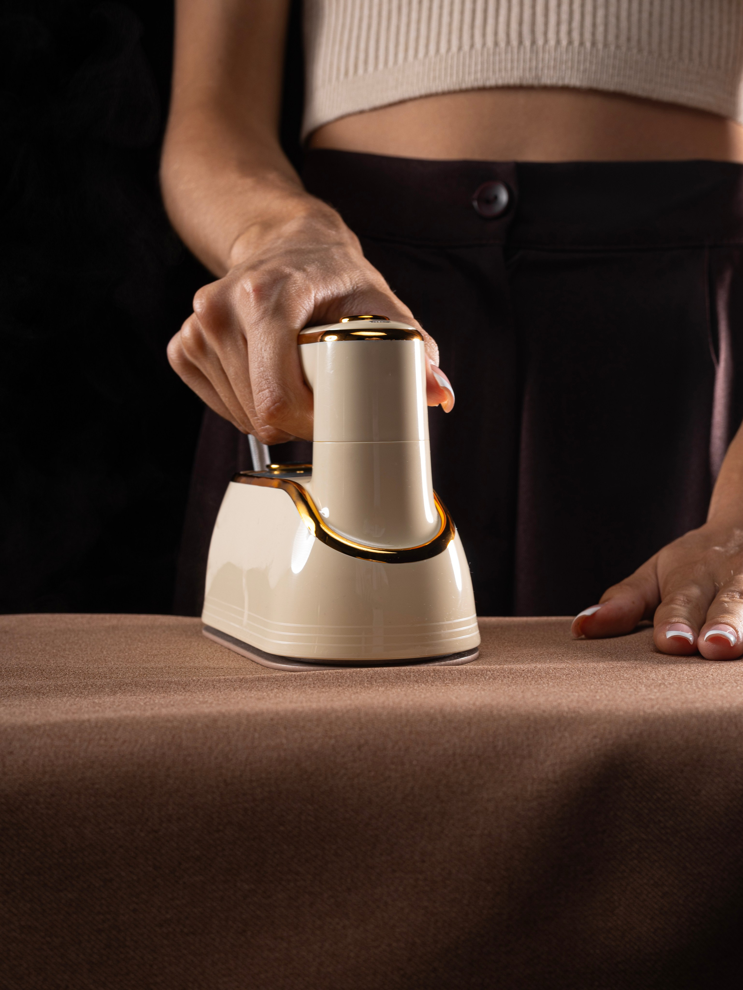 Предметная съемка мини отпаривателя. Фото для маркетплейсов в самых сочных локациях города Сочи