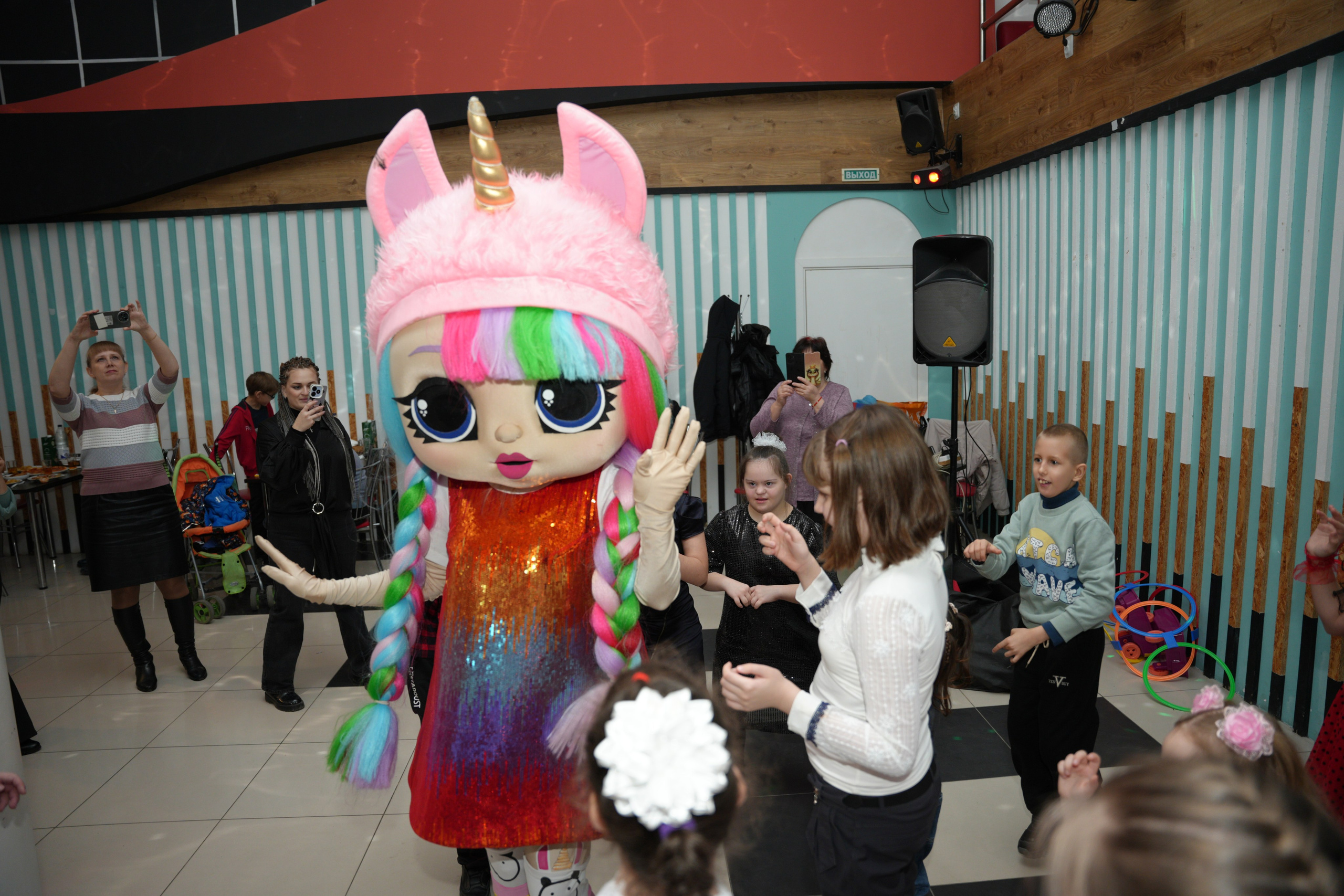 Социально —благотворительная акция «Ты в этом мире не один», посвященная Международному дню инвалидов. ВЫПУСКНЫЕ АЛЬБОМЫ, Школьный фотограф, семейный и свадебный в Саратове и области Ольга Плаксина