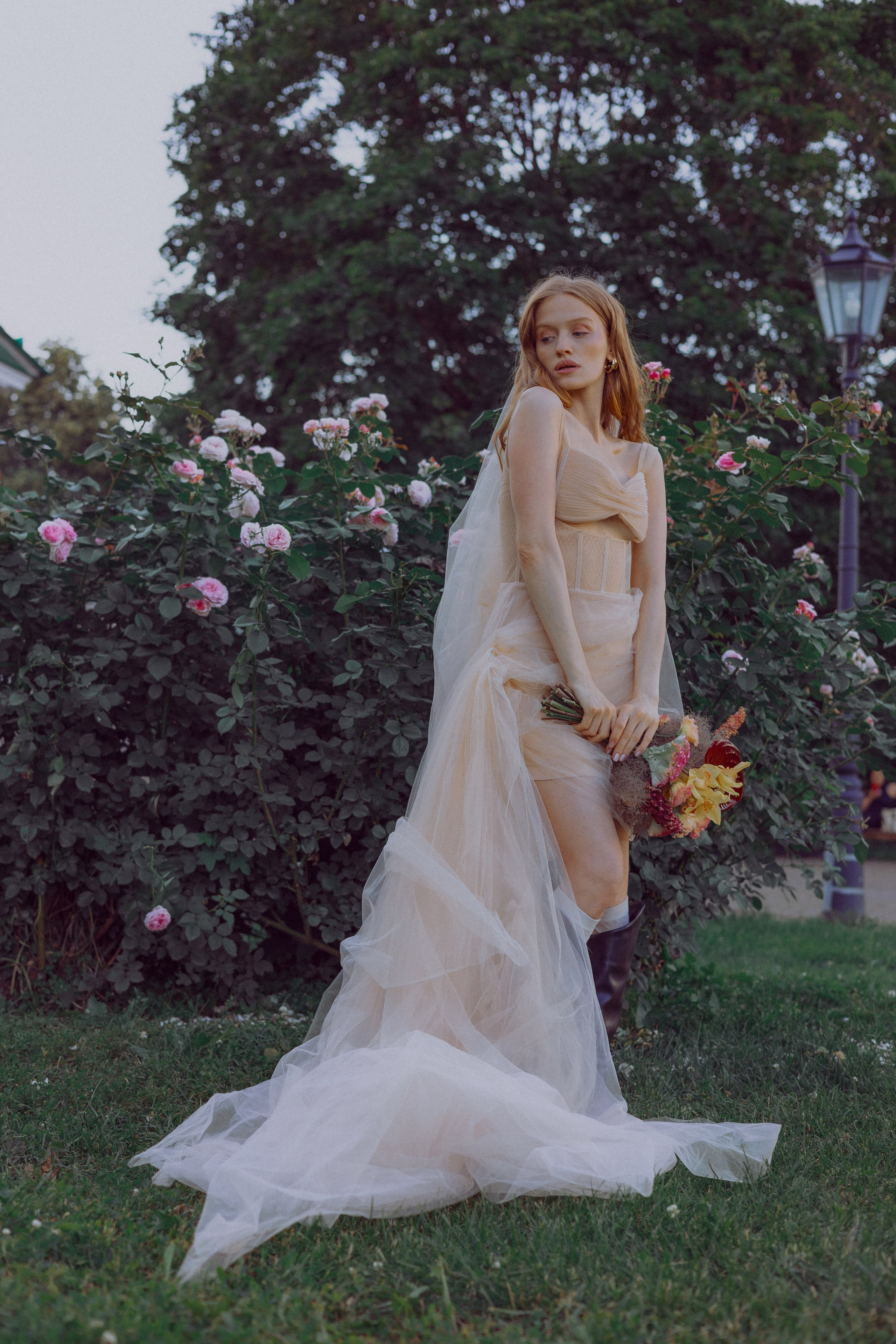 Анастасия. Прогулка невесты в парке. Семейный и свадебный фотограф в Москве и области EVGENIA SAVI