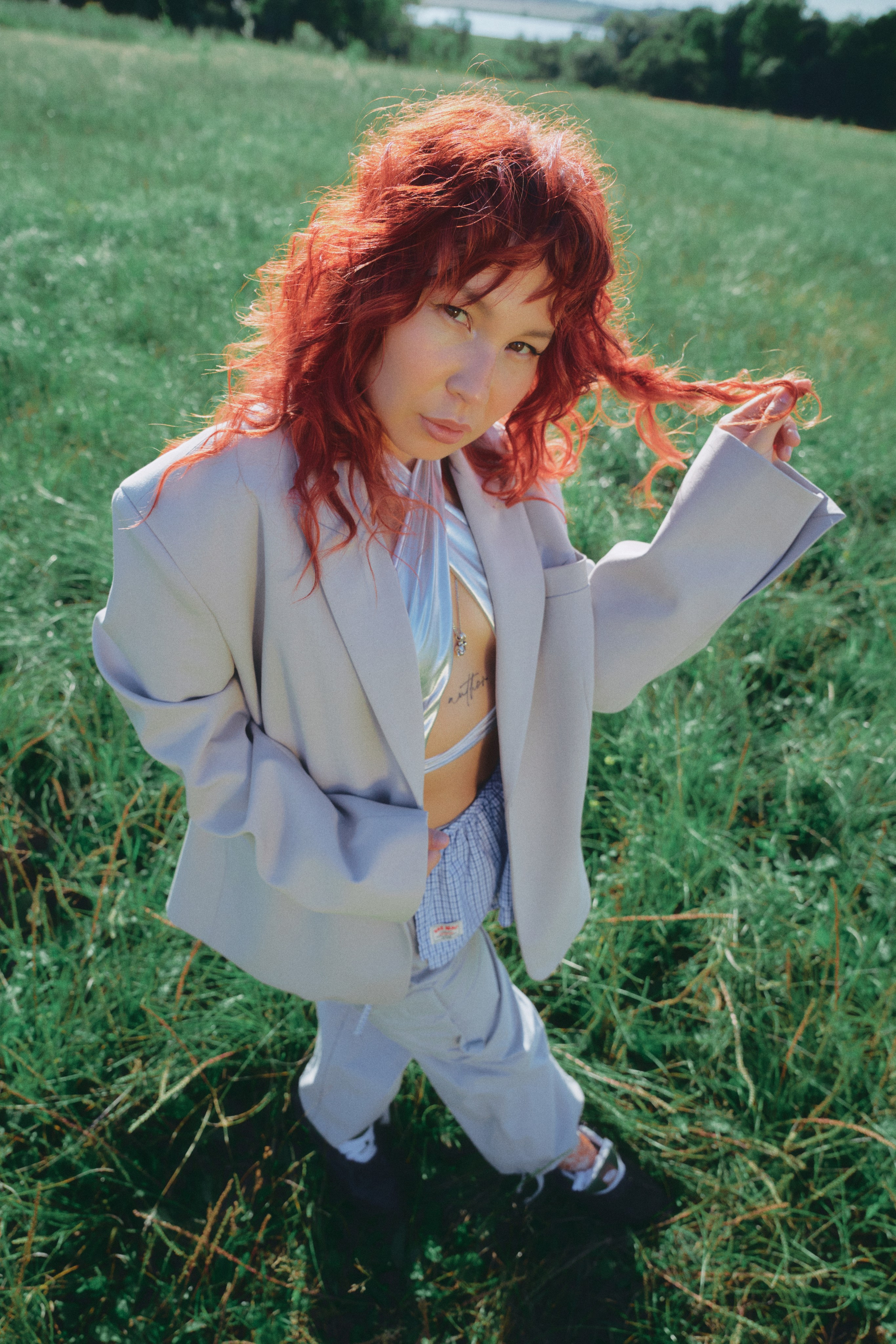 стильная женская outdoor фотосессия на природе