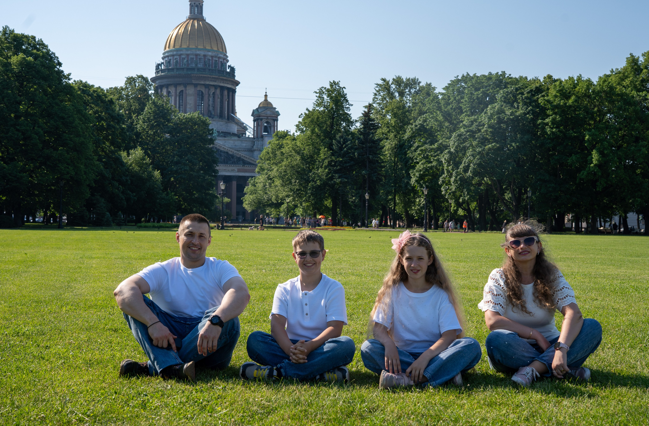 Фотопрогулка для семьи по достопримечательностям Питера. Студийный и портретный фотограф в САНКТ-ПЕТЕРБУРГЕИрина Махаон