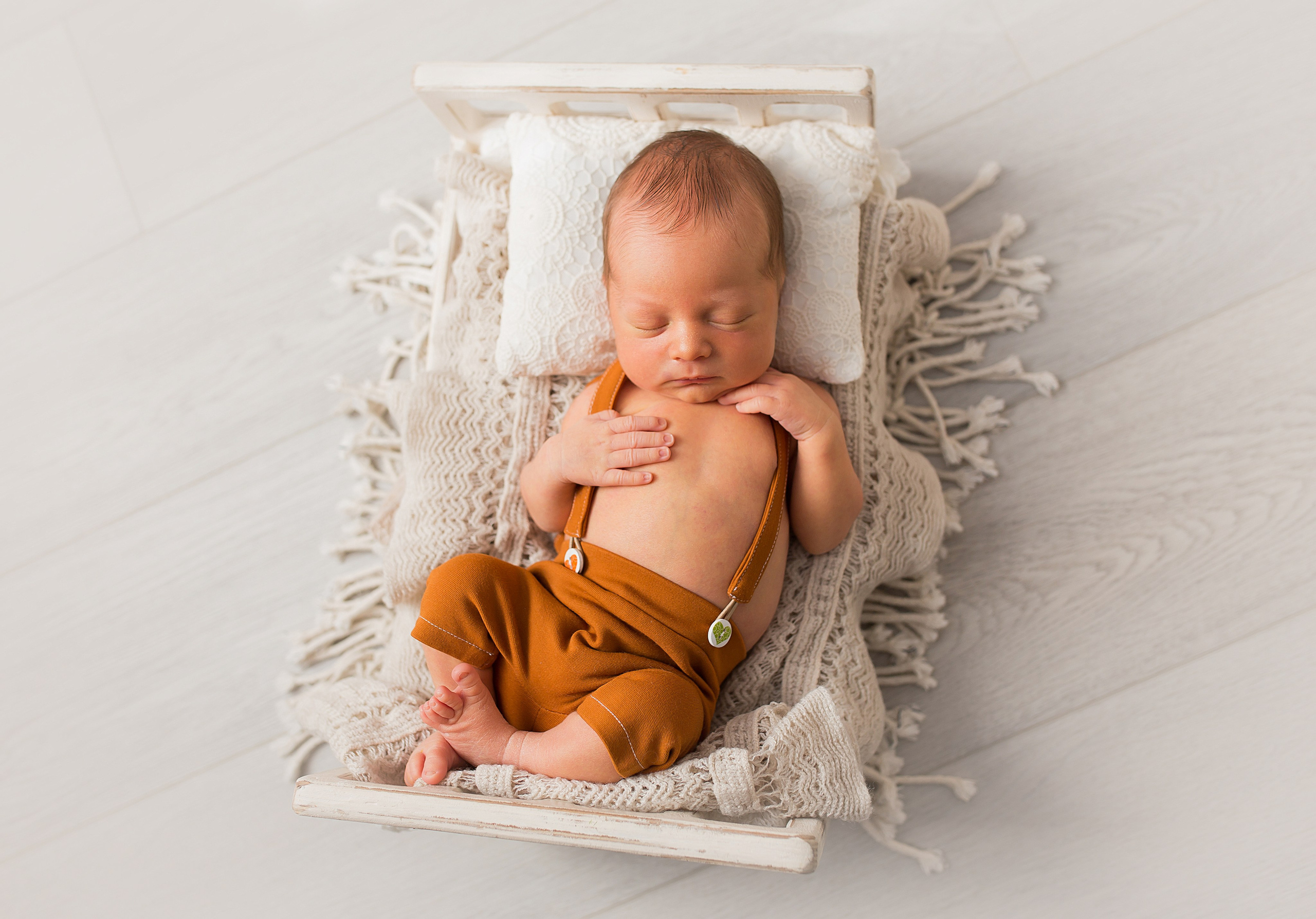 Фотосессия новорождённого. Фотограф новорождённых малышей и детский фотограф В Казани Лана Максим