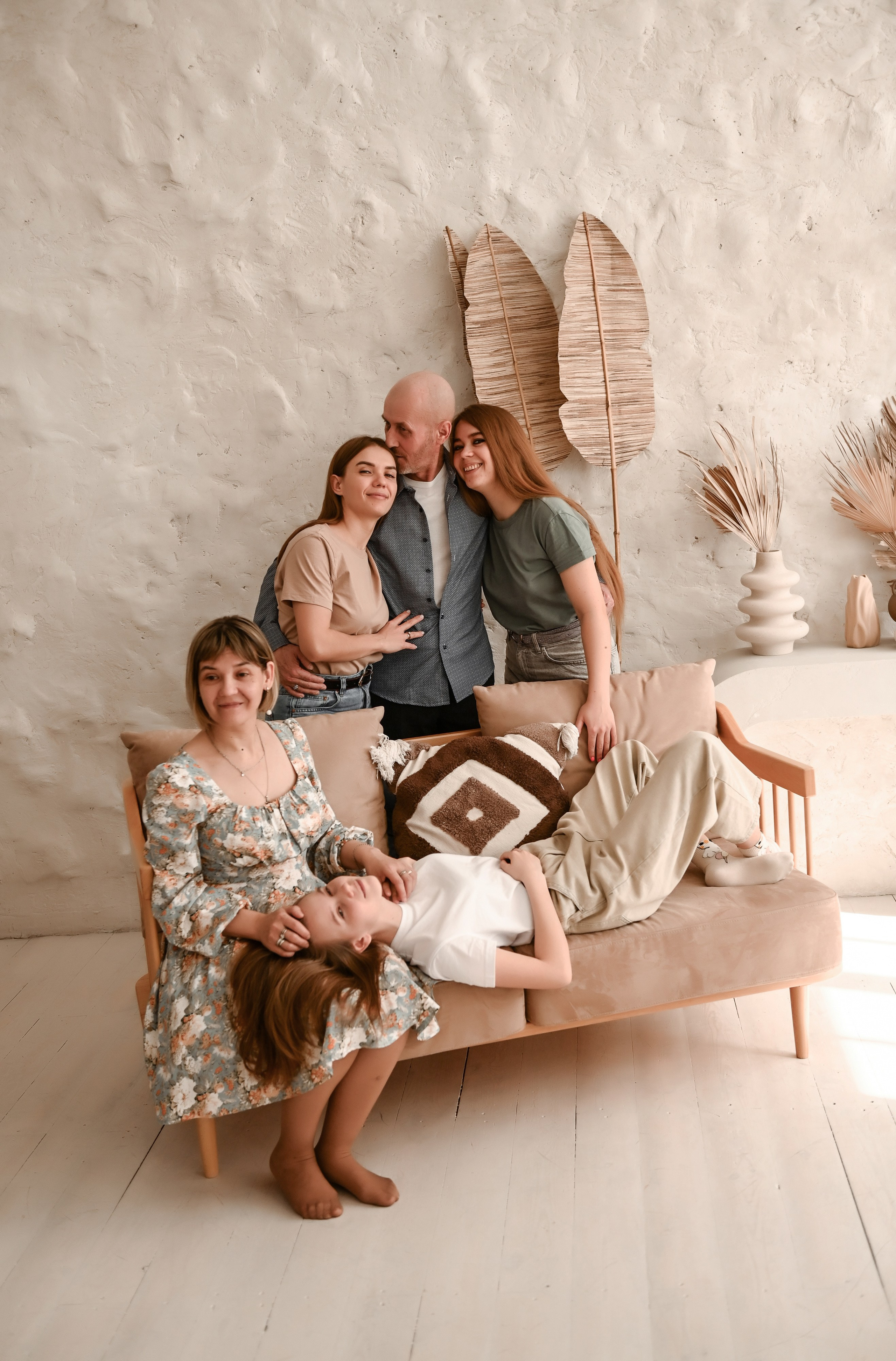 Семейная студийная  фотосессия 2. Свадебный, семейный, детский, контент фотограф в Омске Максим Ильин