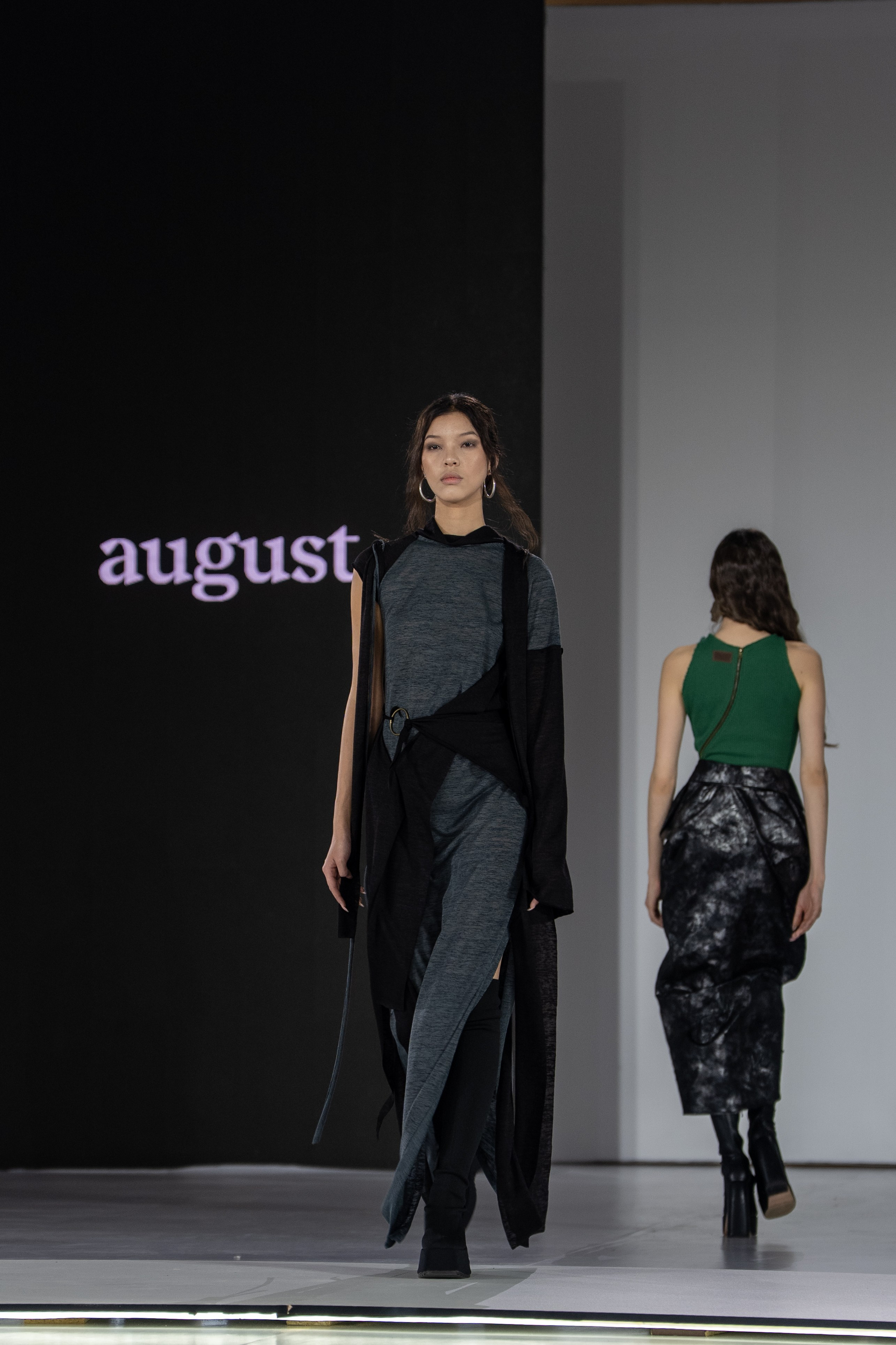 Design August. Сайт Алматинского НЮ АРТ, будуар и фэшн фотографа Дениса Карпенко