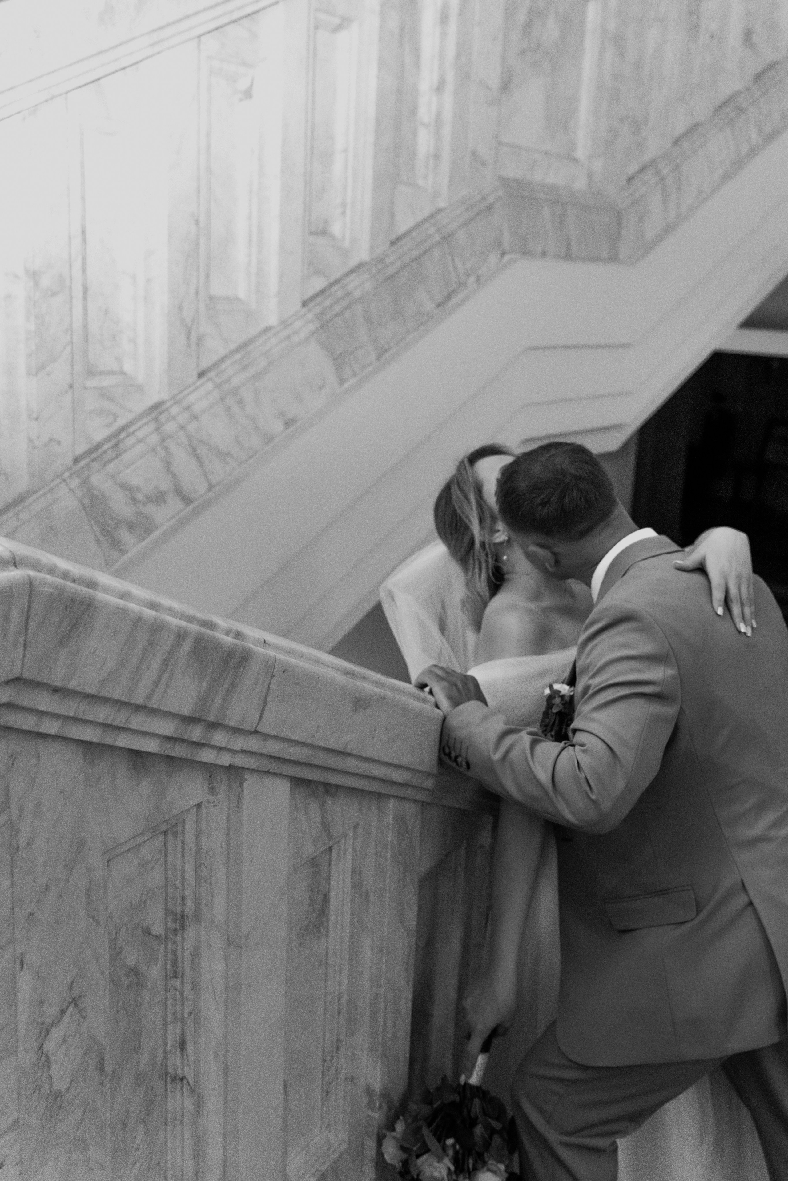 Фотосессия в театре: свадебные моменты. Ваш семейный фотограф в Минске — Вика Трегубова