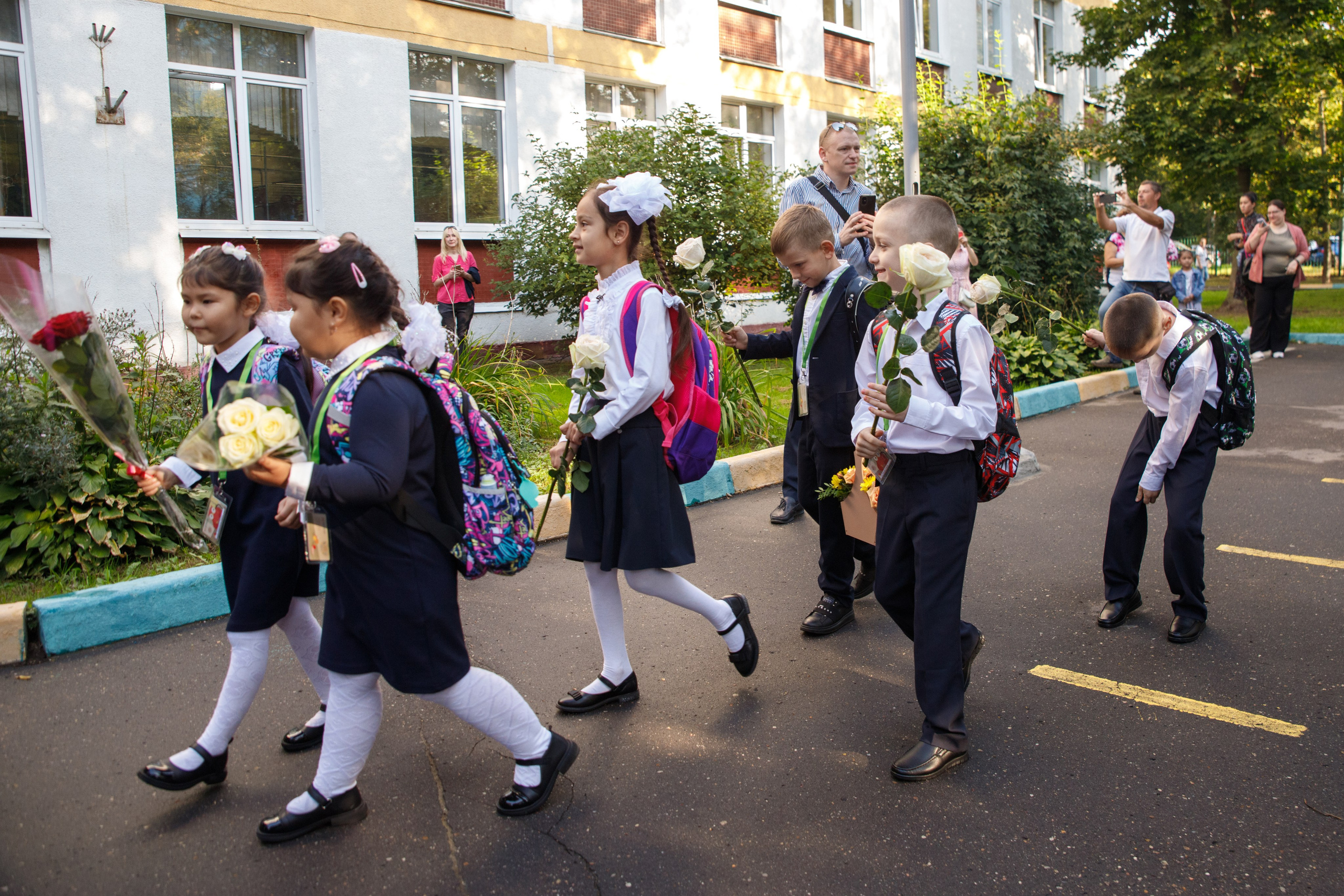 Репортажная съемка первого сентября для первоклассников. Семейный и школьный фотограф в Москве Анна Ткач