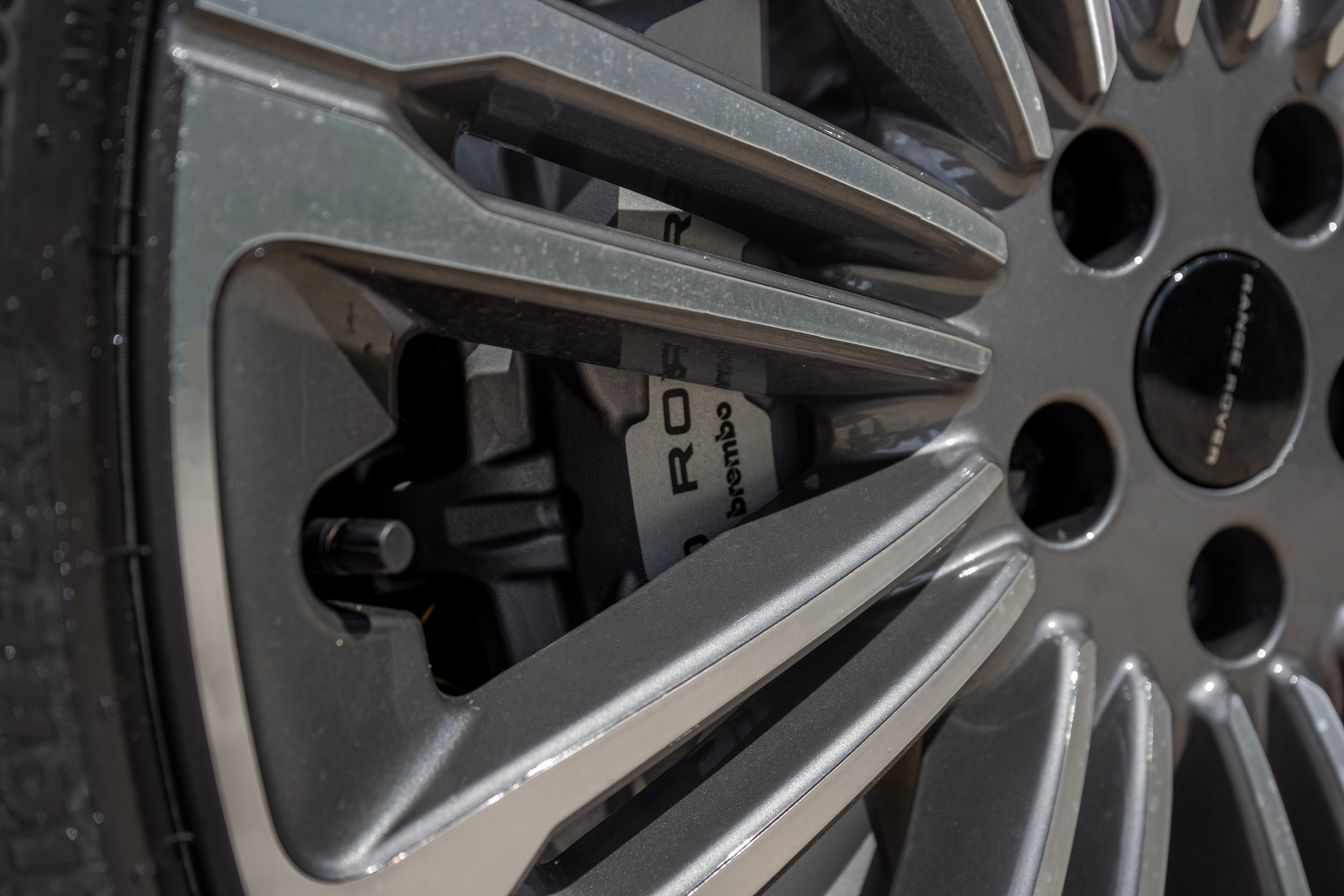 Range Rover Sport 2026. Автомобильный фотограф Ногинск Денис Городок