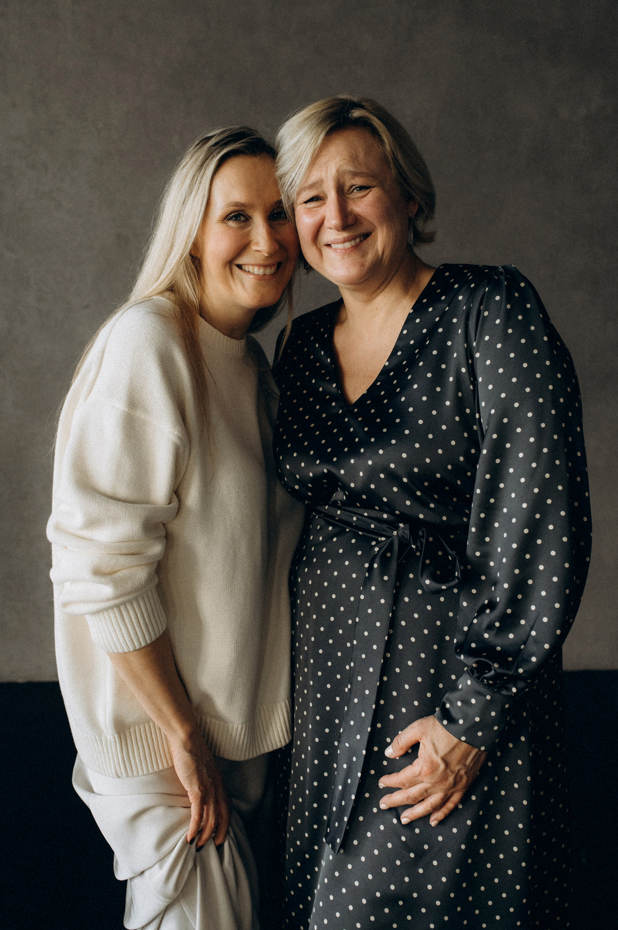 Фотосессия большой семьи в студии. Семейный фотограф в Новосибирске Женя Индрикова