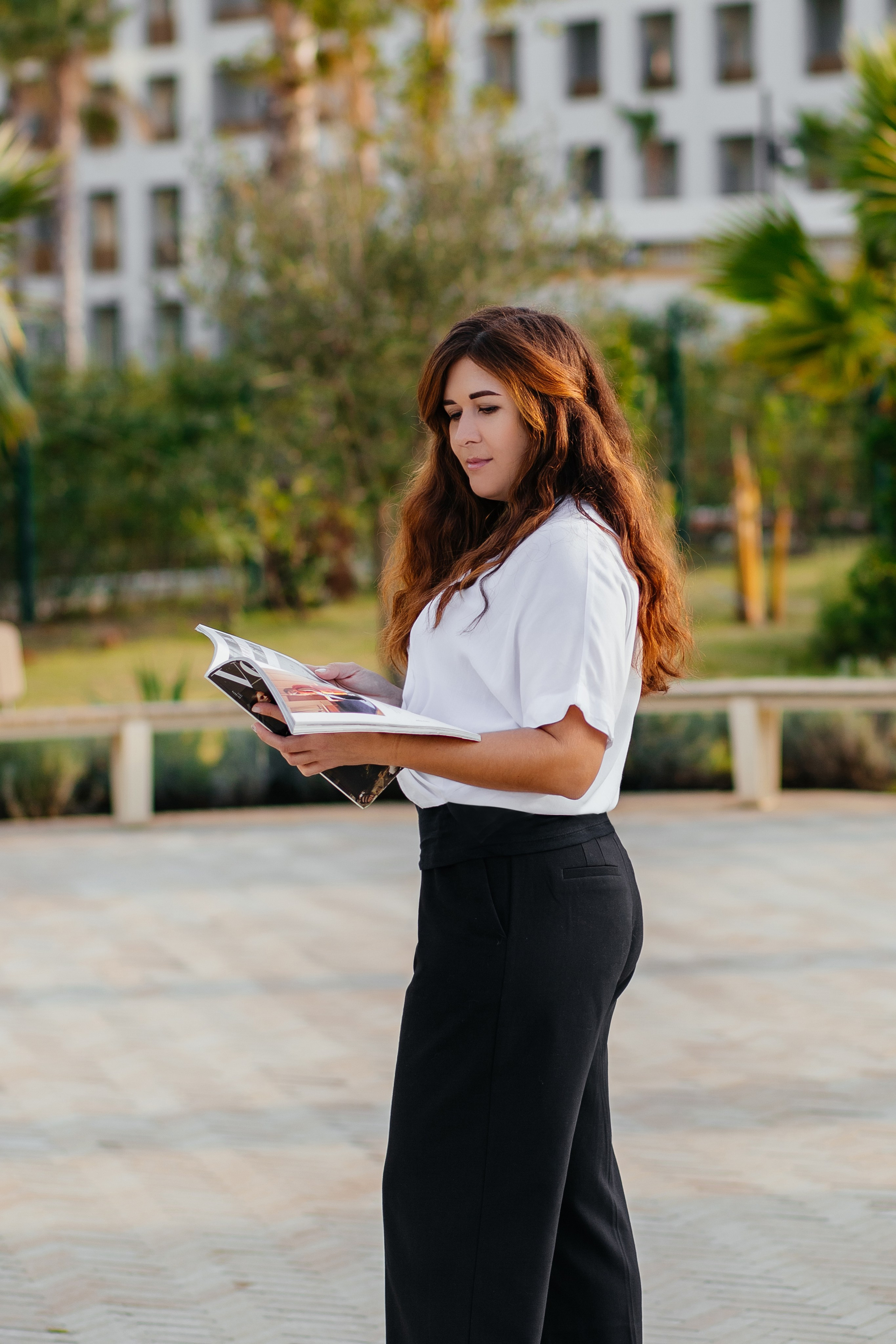 Уличная деловая фотосессия для контента. Фотограф Сочи Адлер. Солькаева Анастасия