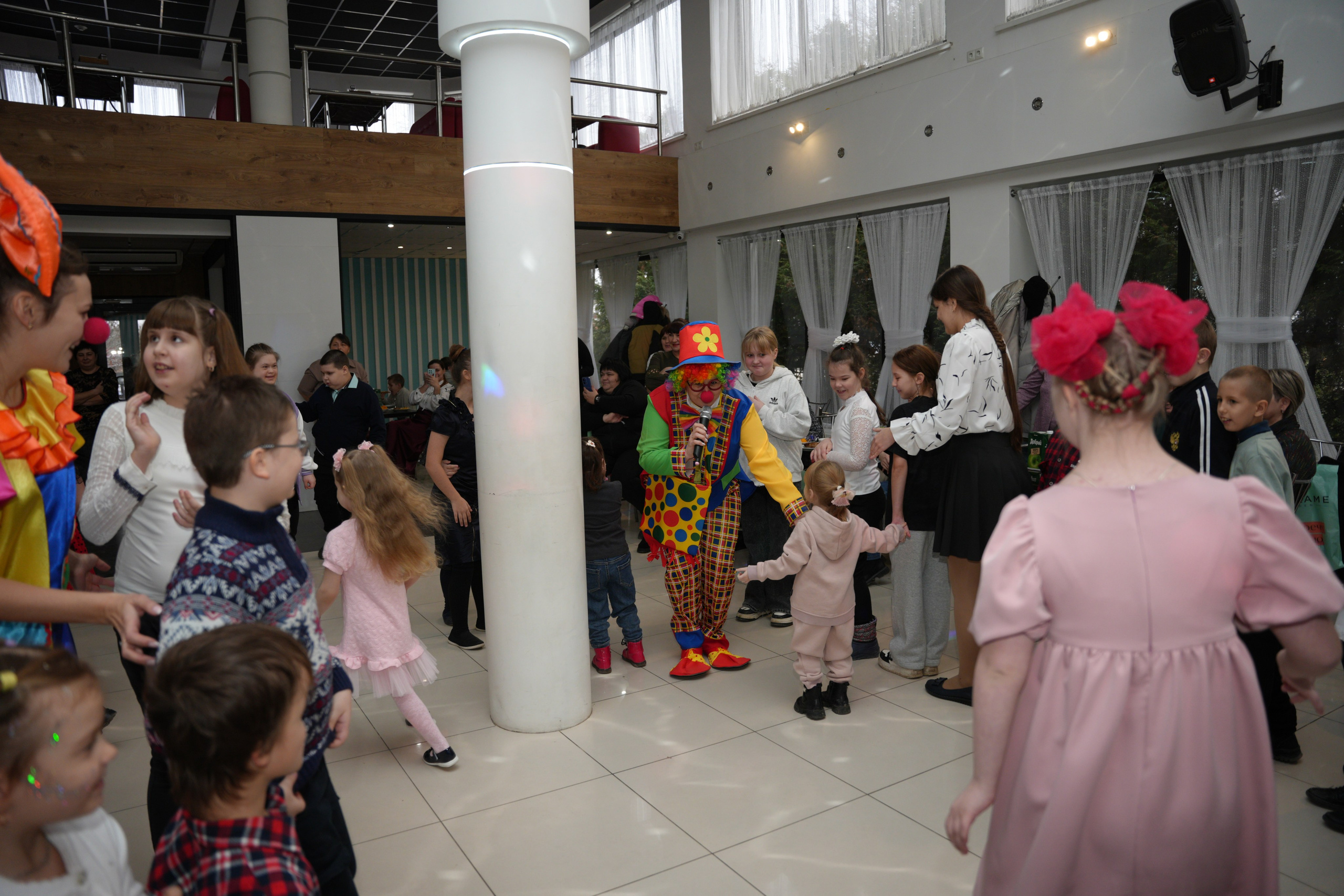 Социально —благотворительная акция «Ты в этом мире не один», посвященная Международному дню инвалидов. ВЫПУСКНЫЕ АЛЬБОМЫ, Школьный фотограф, семейный и свадебный в Саратове и области Ольга Плаксина