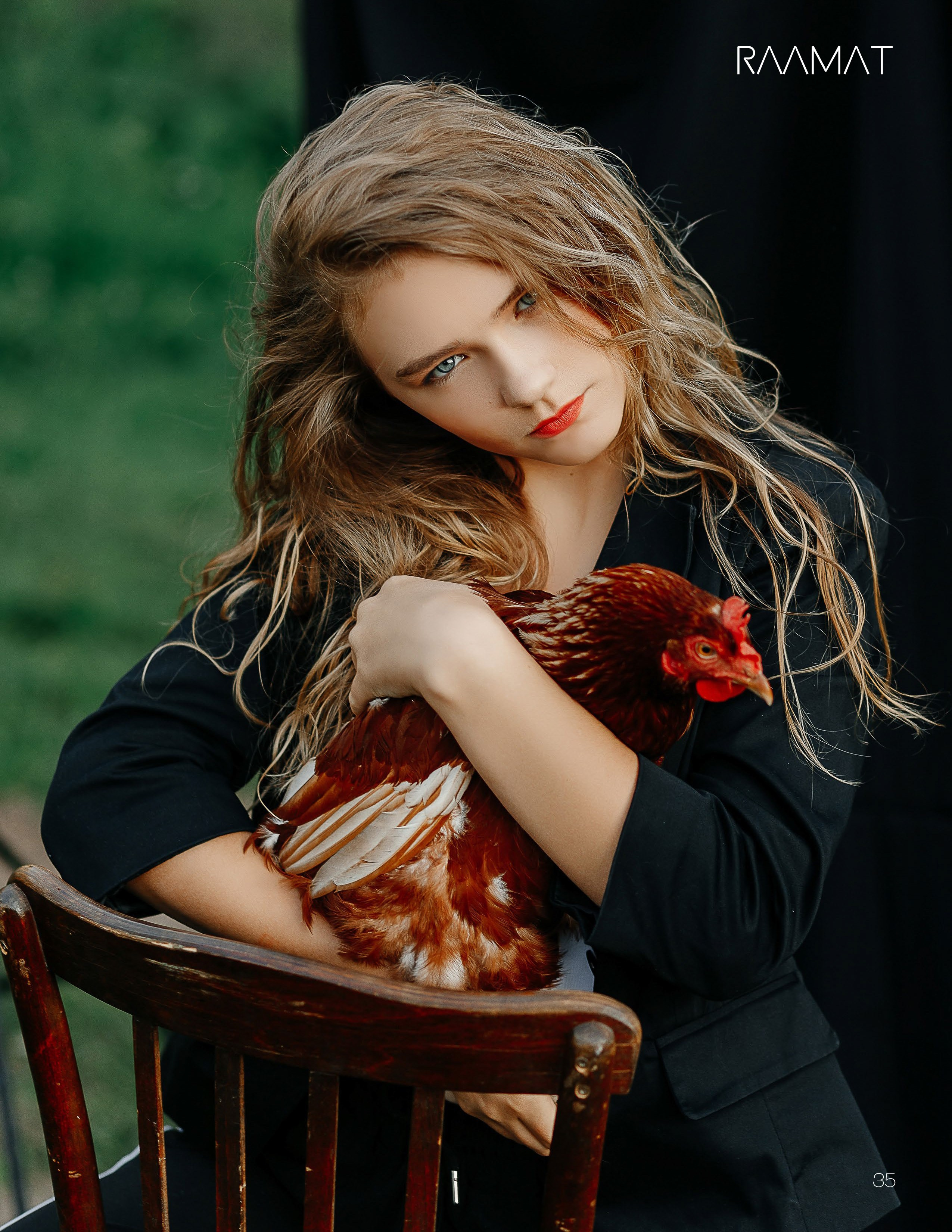 Подростковая фотосессия с  живой курочкой. Фотограф в Подольске — Мария Бучнева