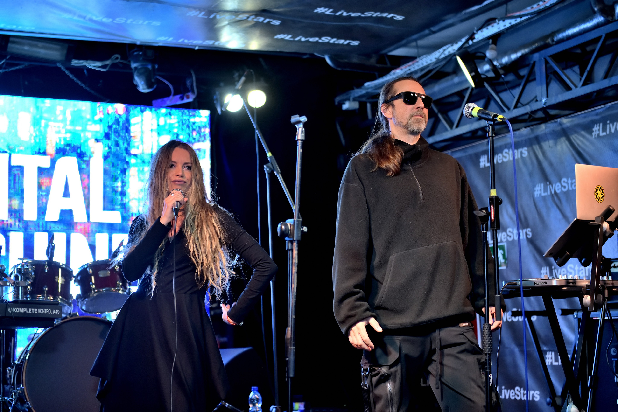 "Выступление команды "Digital Machine" на музыкальном фестивале.