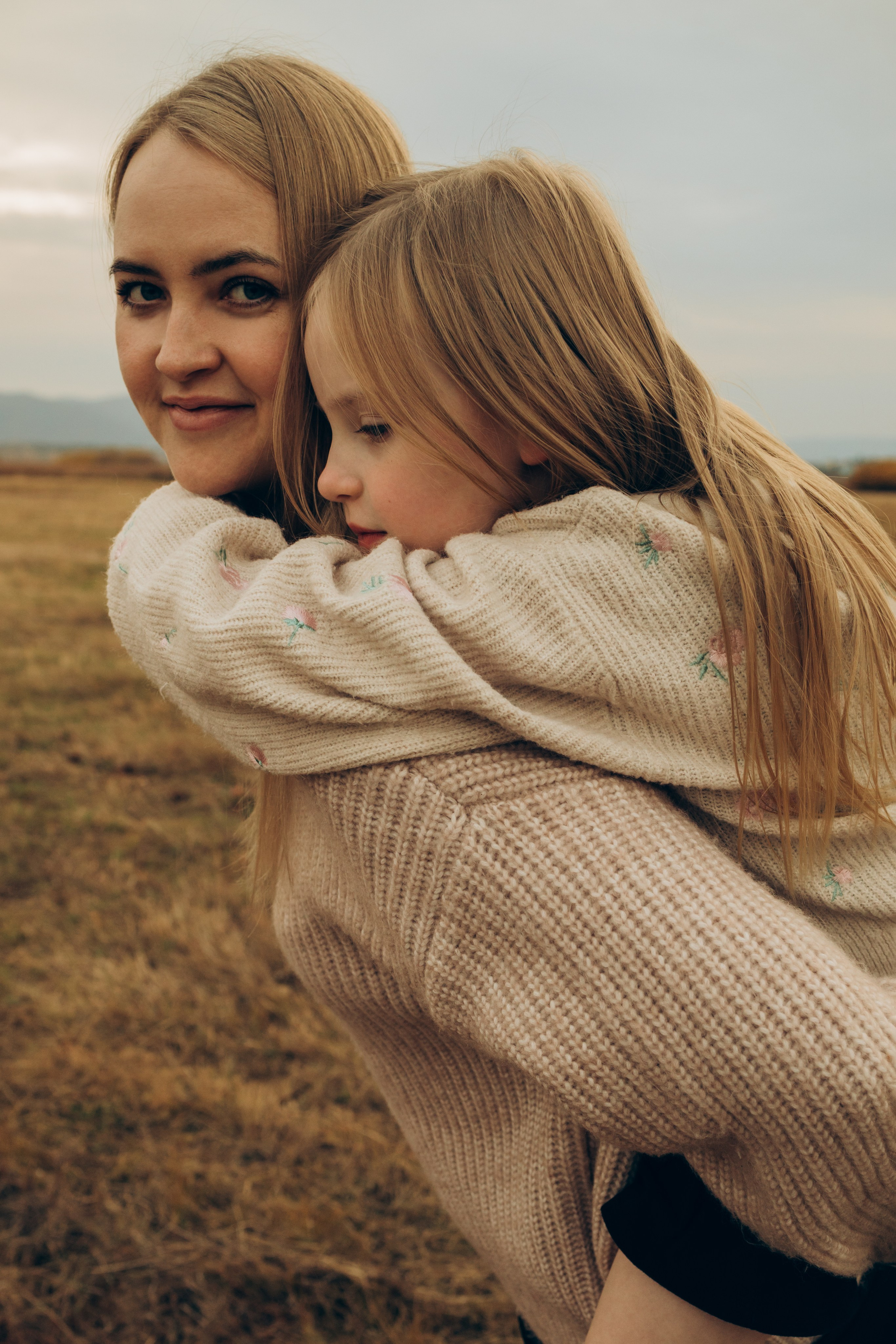 Оксана и София