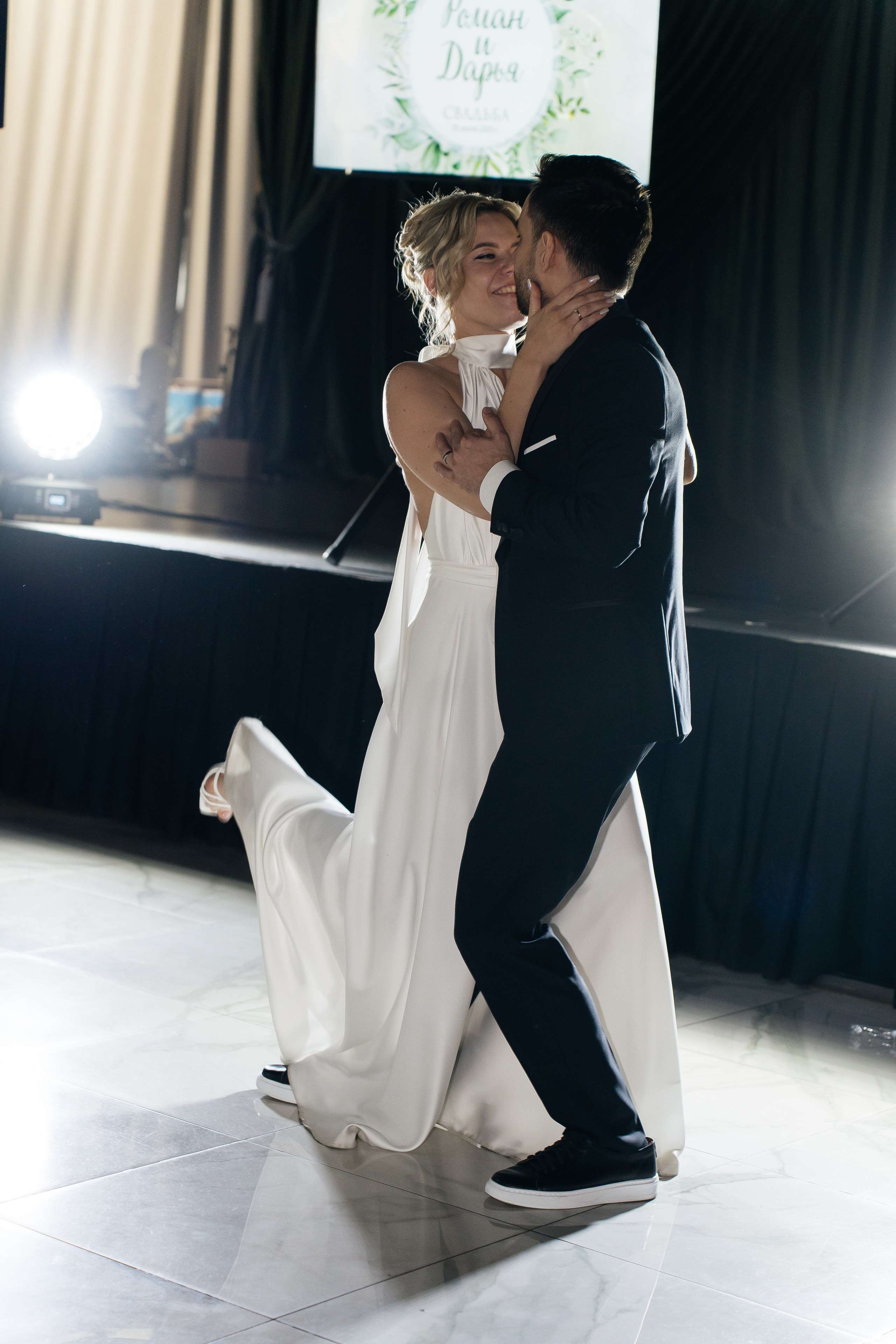 В отели. Для тех, кто не ждёт удачи, а создаёт её. Каждая фотосессия — это твой момент, твой стиль, твой успех. 📸