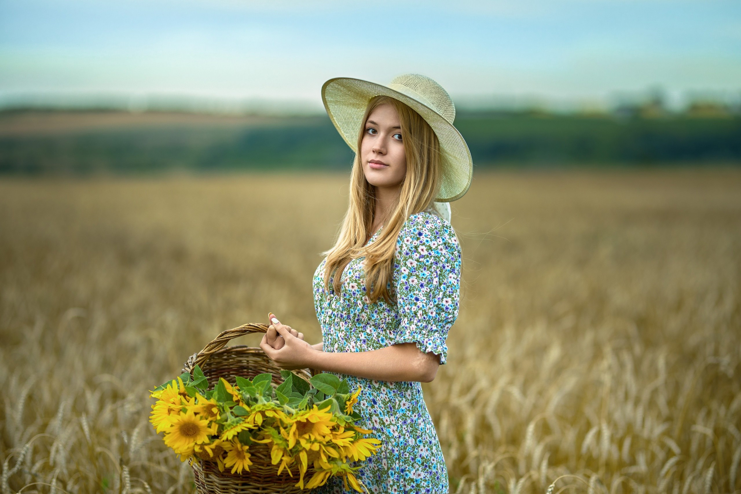 Фотосессия в пшеничном поле и сеном. Владимир Суздалов (ProMaXe) — Портретный фотограф, тематические фотосессии в Чебоксарах