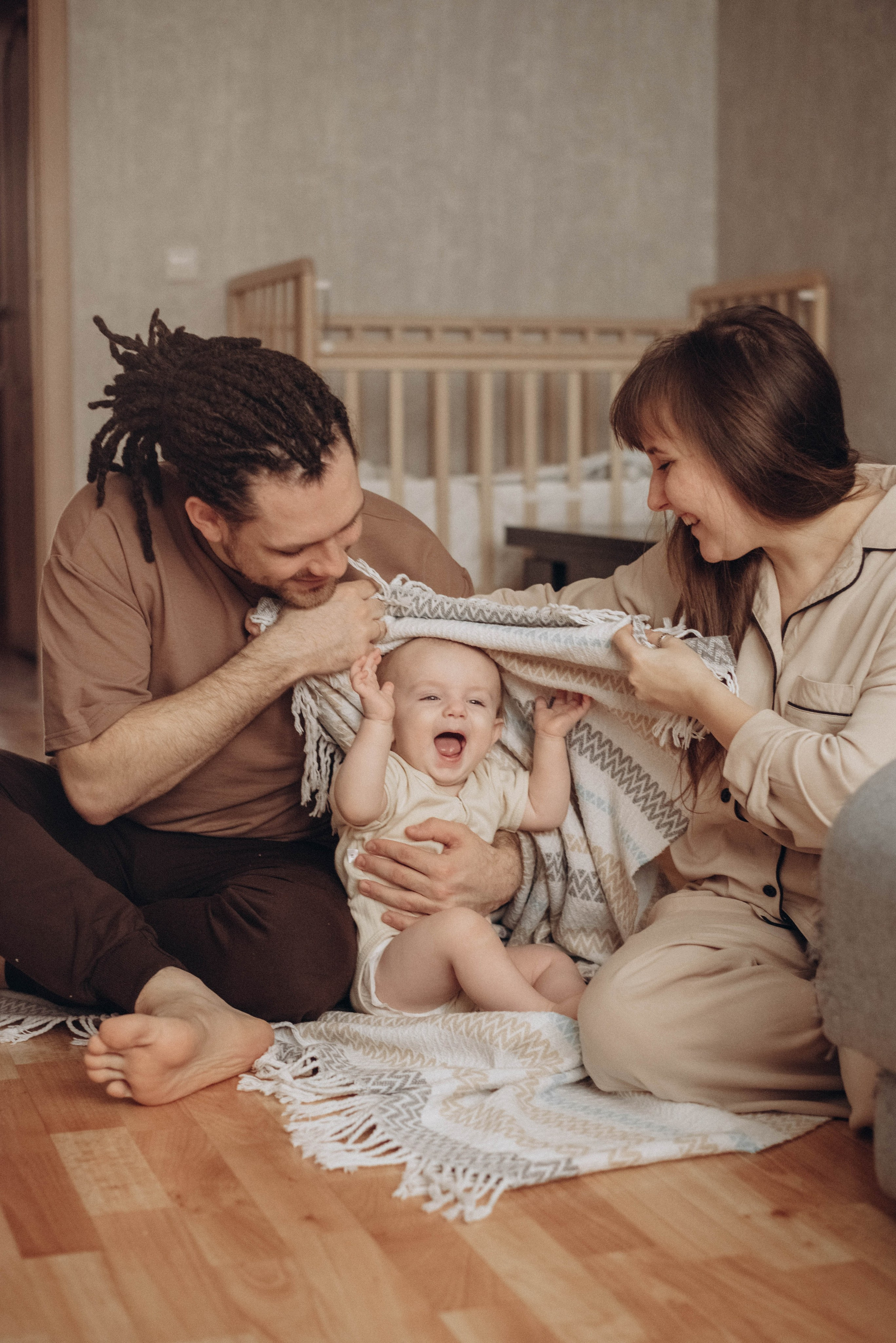 Домашняя семейная фотоссесия с малышом. Семейный фотограф в Железнодорожном Масаева Елена