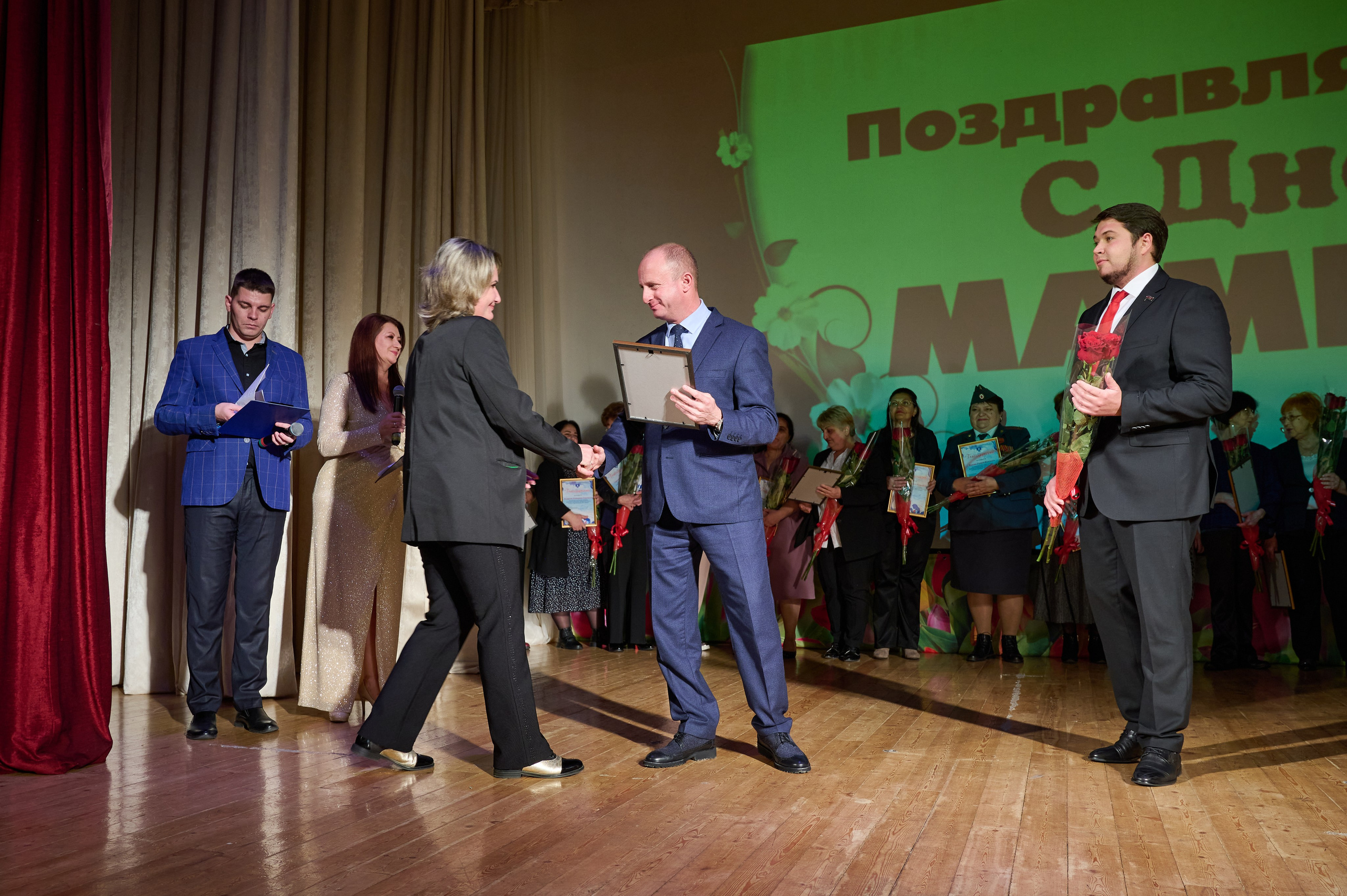 День матери. Кабардинка. Жизнь курорта Кабардинка в фотографиях