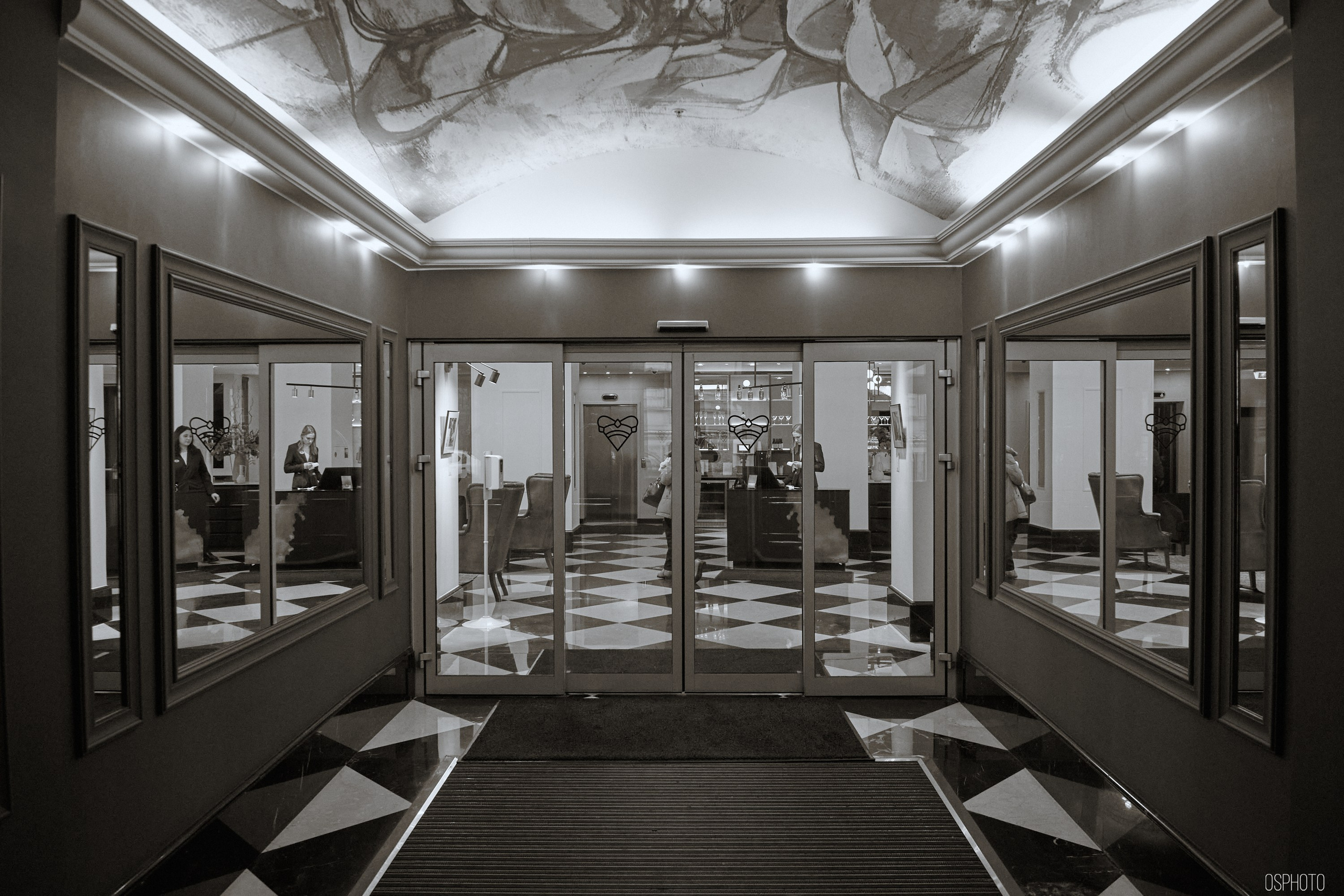 Васильевский остров. Фотографъ Сергѣевъ. Поймать мгновеніе