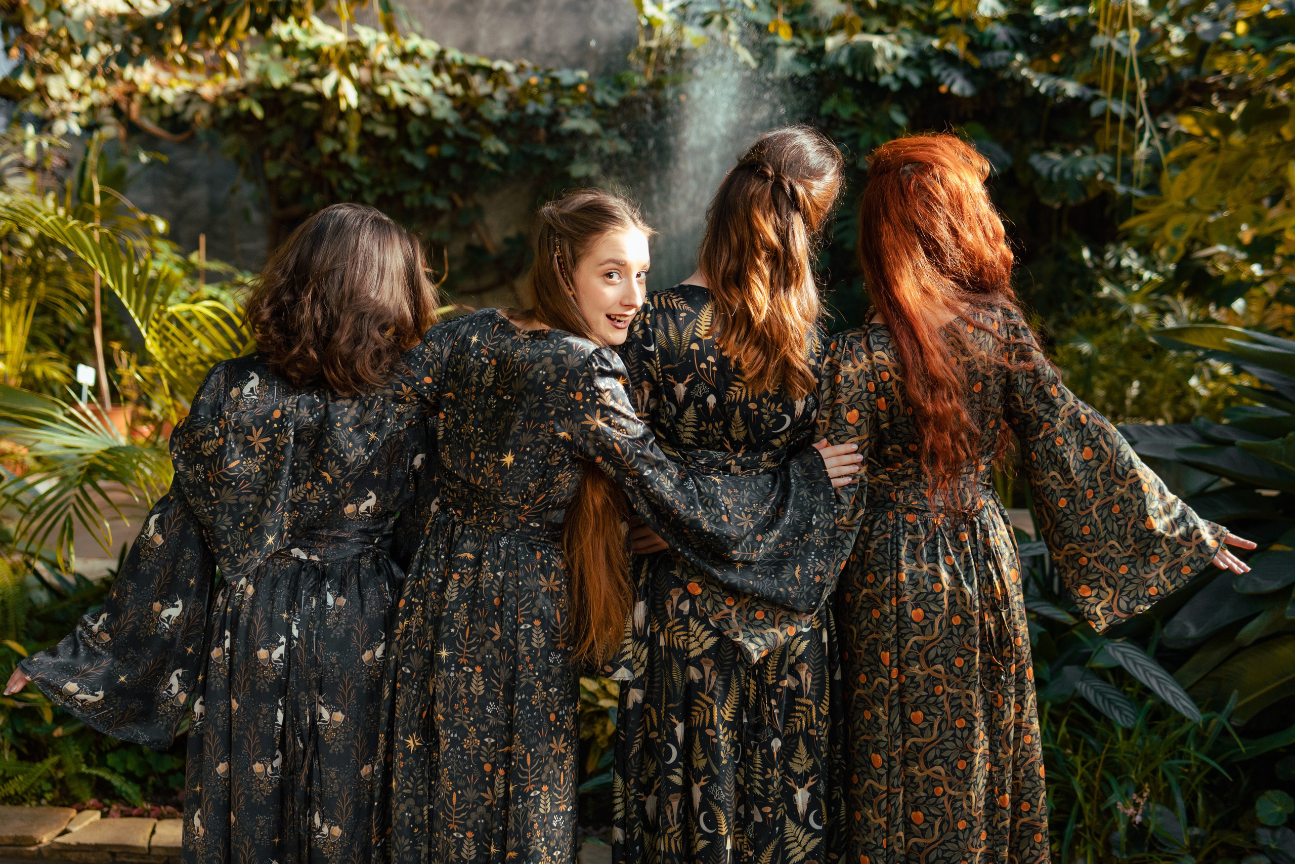 Съемка шёлковых платьев для PlantMyBones