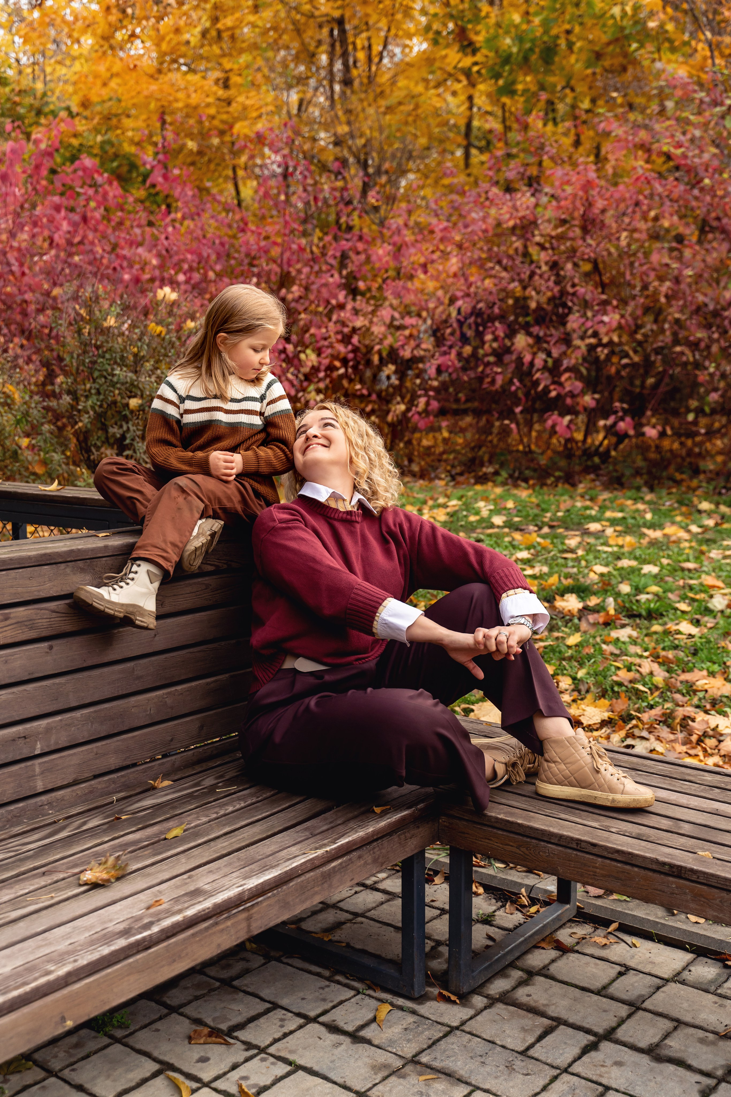 Семейная осенняя фотосессия в парке Красногвардейские пруды. Фотограф \ Видеограф на Крещение, Венчание Москва| Семейные съемки