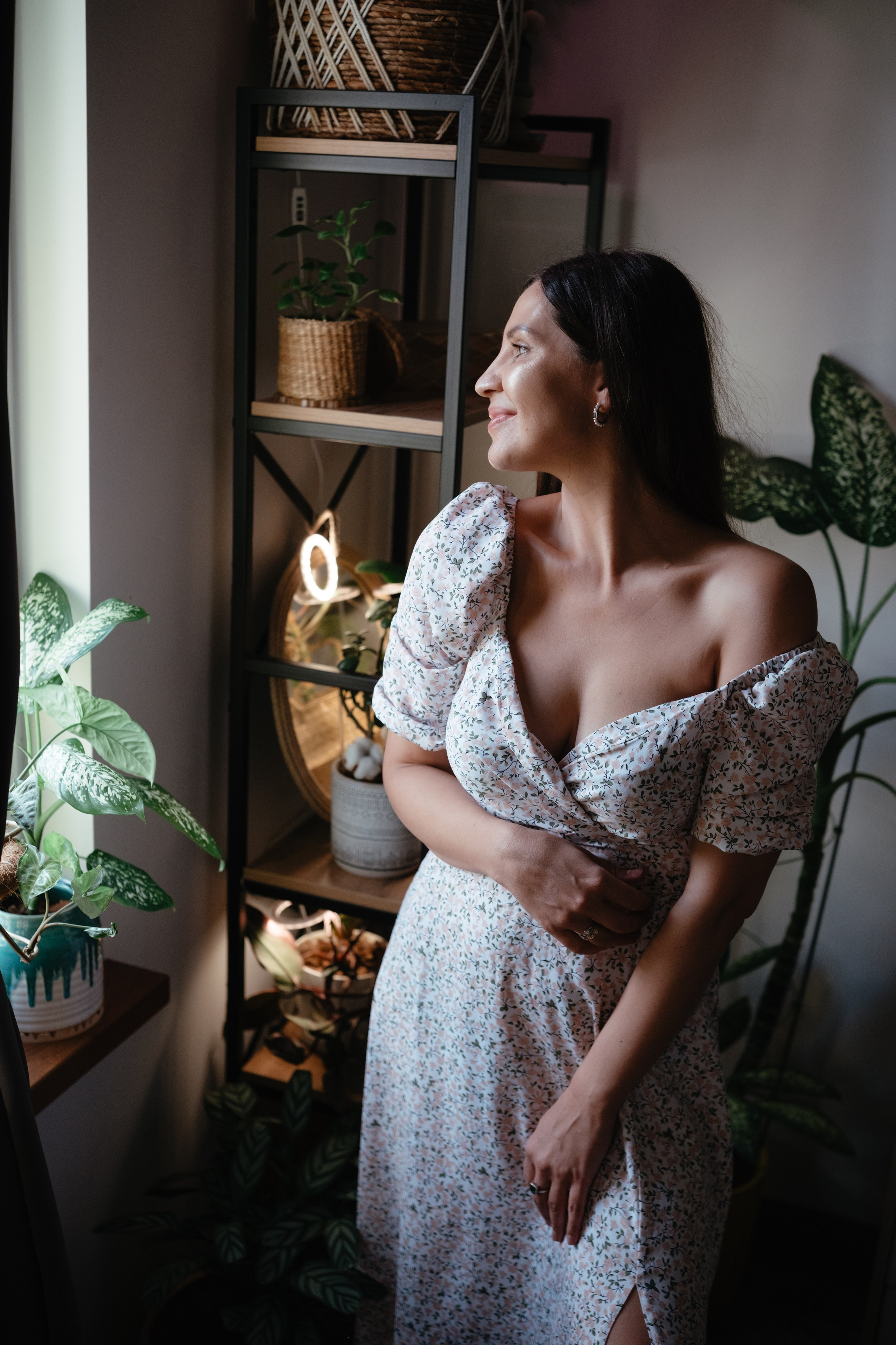 Алиса дома с мамой, братом и котом. Семейный детский ньюборн фотограф в Москве Марта Петрова