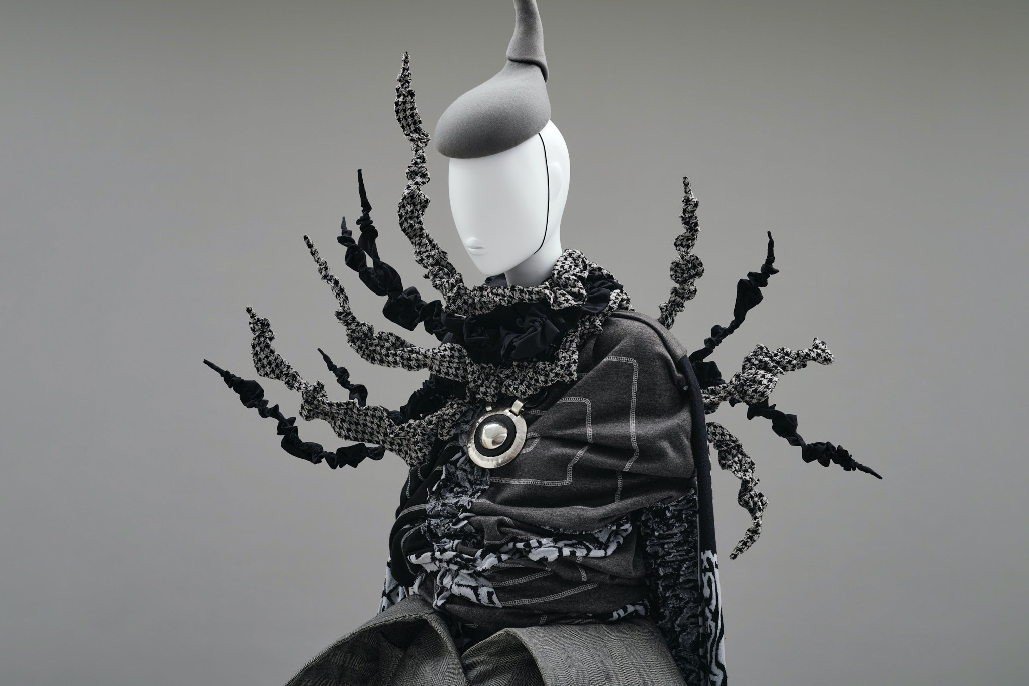 Съёмка 4 образов для выставки «Егор Зайцев. Форма ткани». Павел Паршин Бьюти фотограф