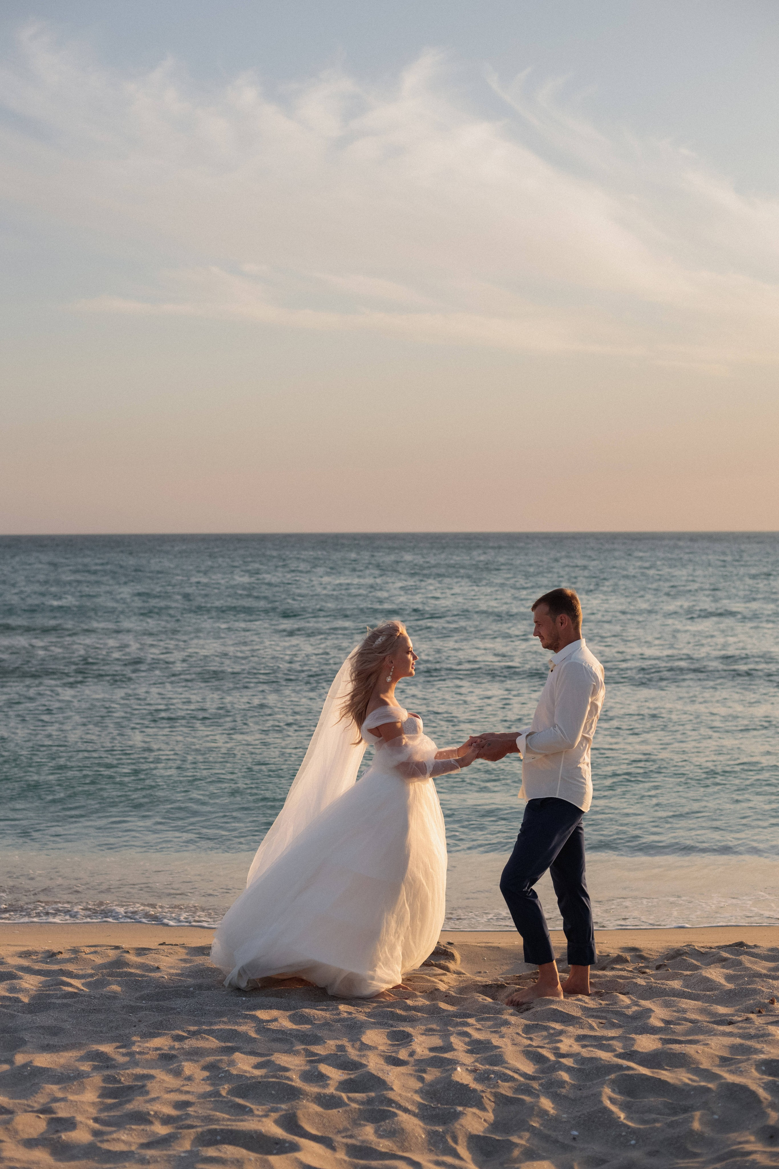 «Начало любви на побережье Поповки: история свадьбы, застывшая в кадре». Свадебный фотограф Мироманов Николай в Крыму