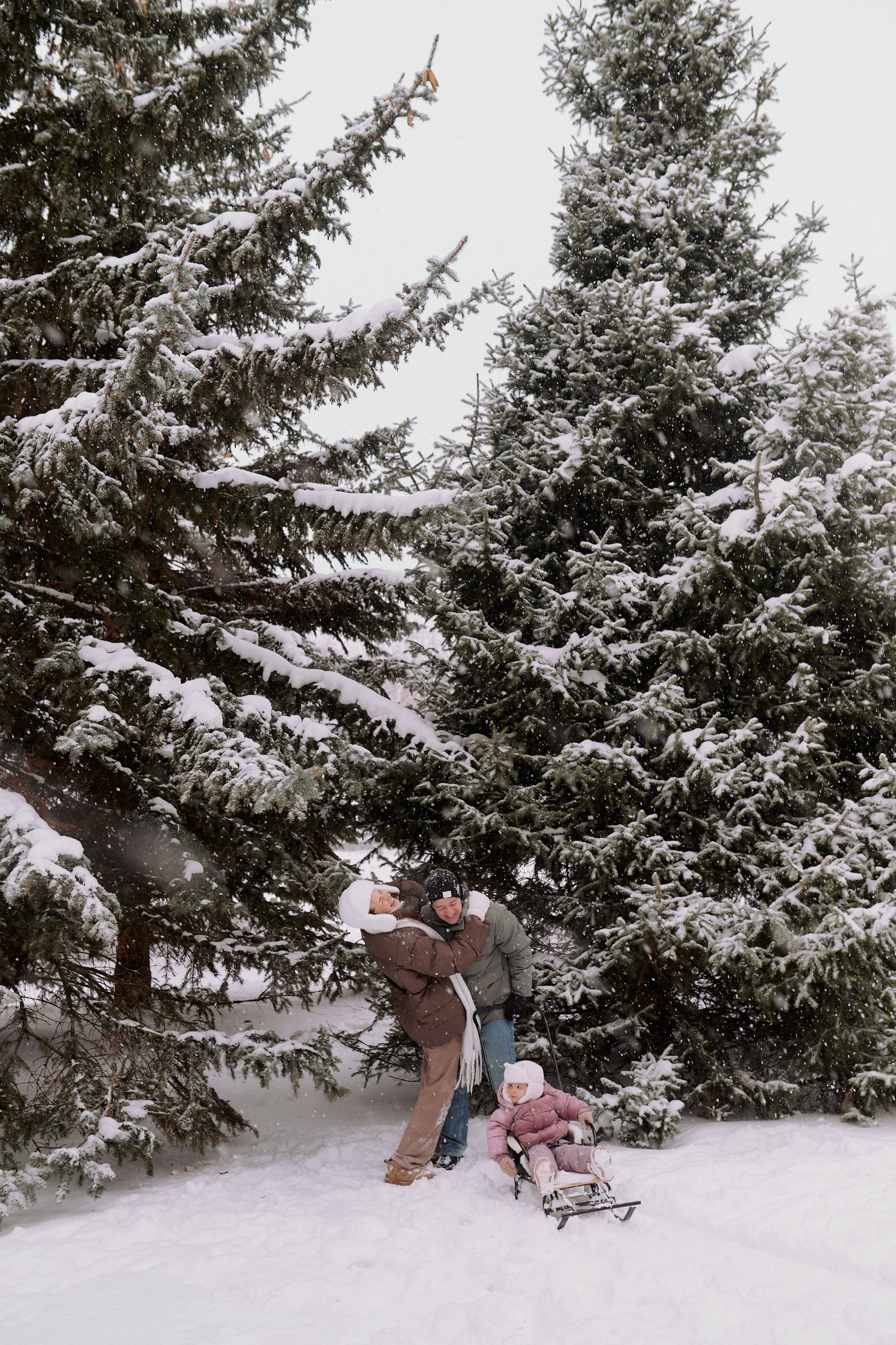 Андрей, Леся и Василиса в снежном парке. Семейный и свадебный lifestyle-фотограф в Москве Мария Петрова