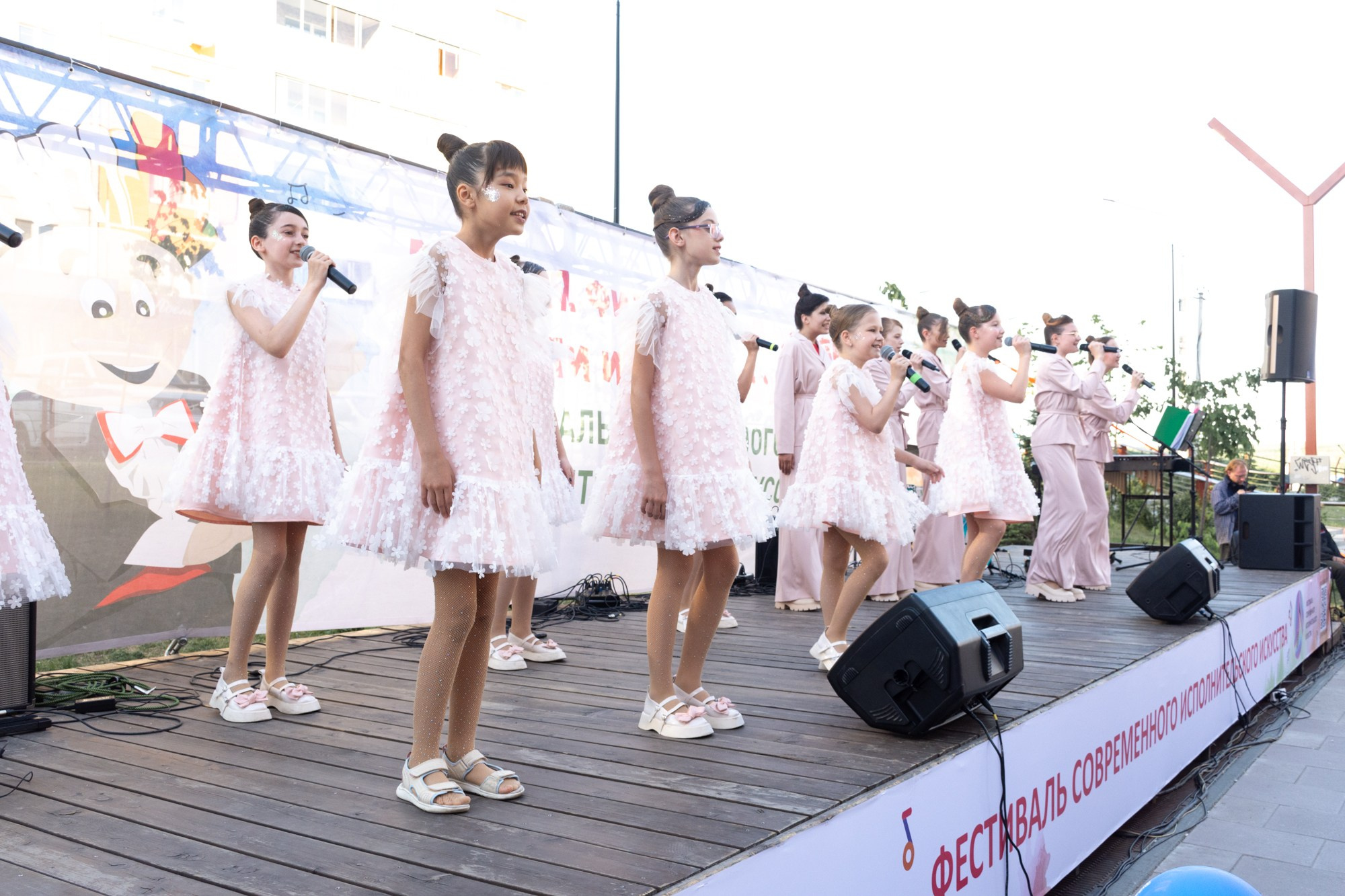 Фестиваль современного исполнительского искусства (Сквер Академ Риверсайд). Фотограф Максим Буряк