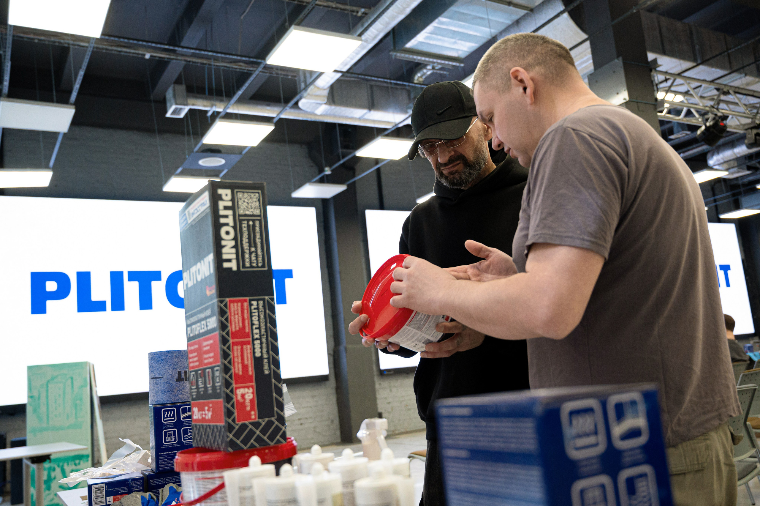 Форум от компании строительных материалов «Plitonit». Репортажный фотограф