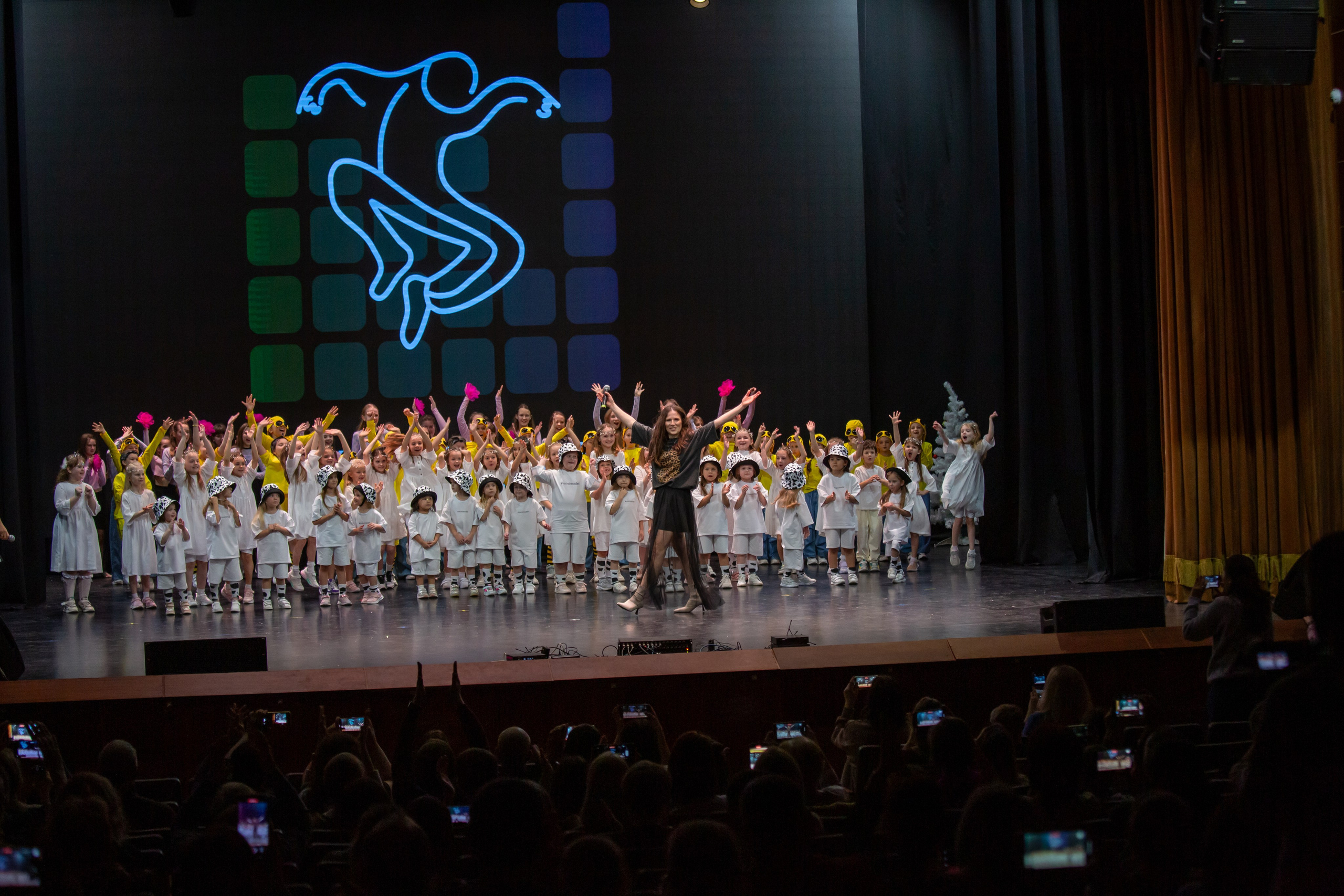 Концерт детской танцевальной школы. Репортажный, семейный, свадебный, портретный фотограф