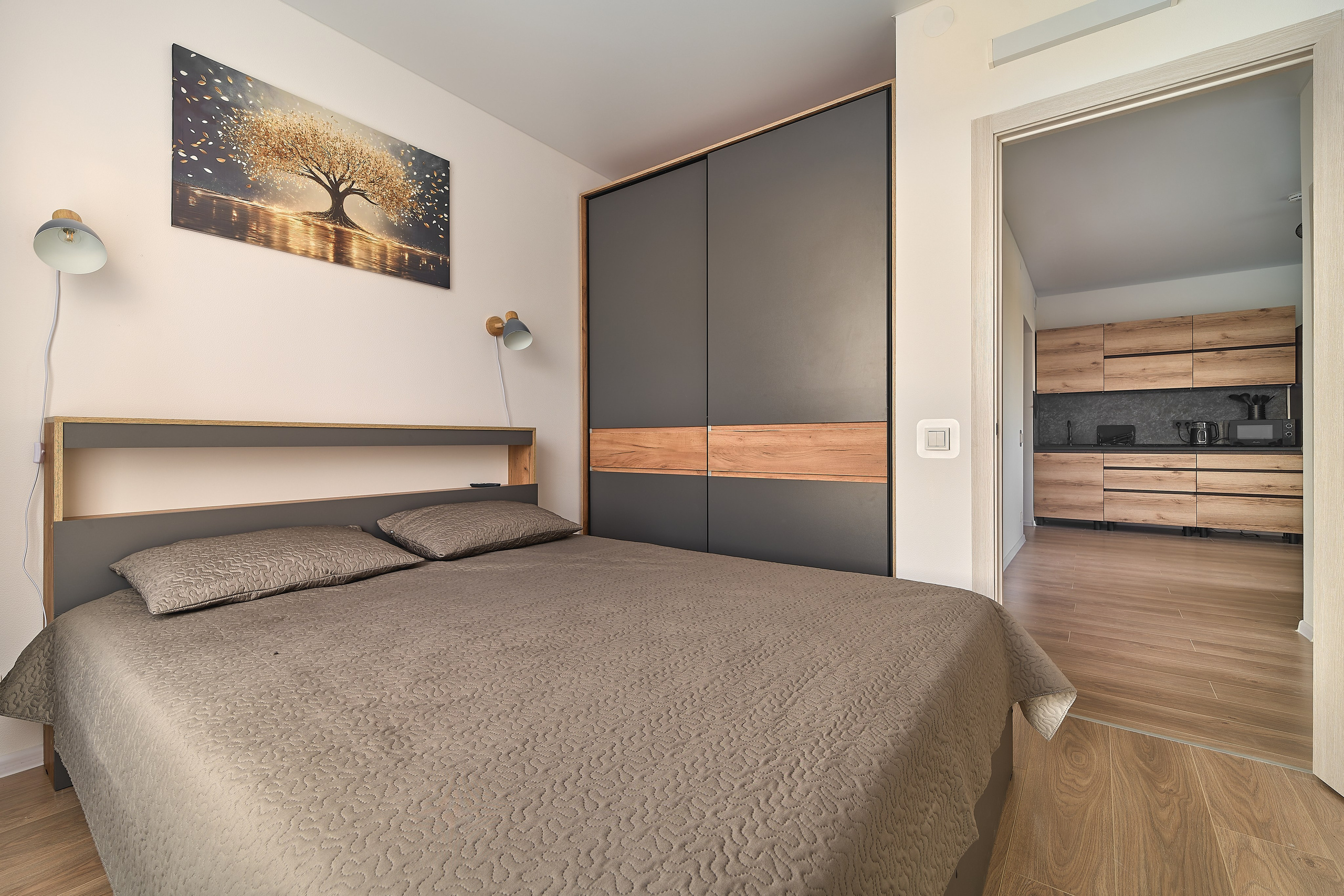 «Евро-трешка» для посуточной сдачи. Заказчик АН «Борисов». Главная