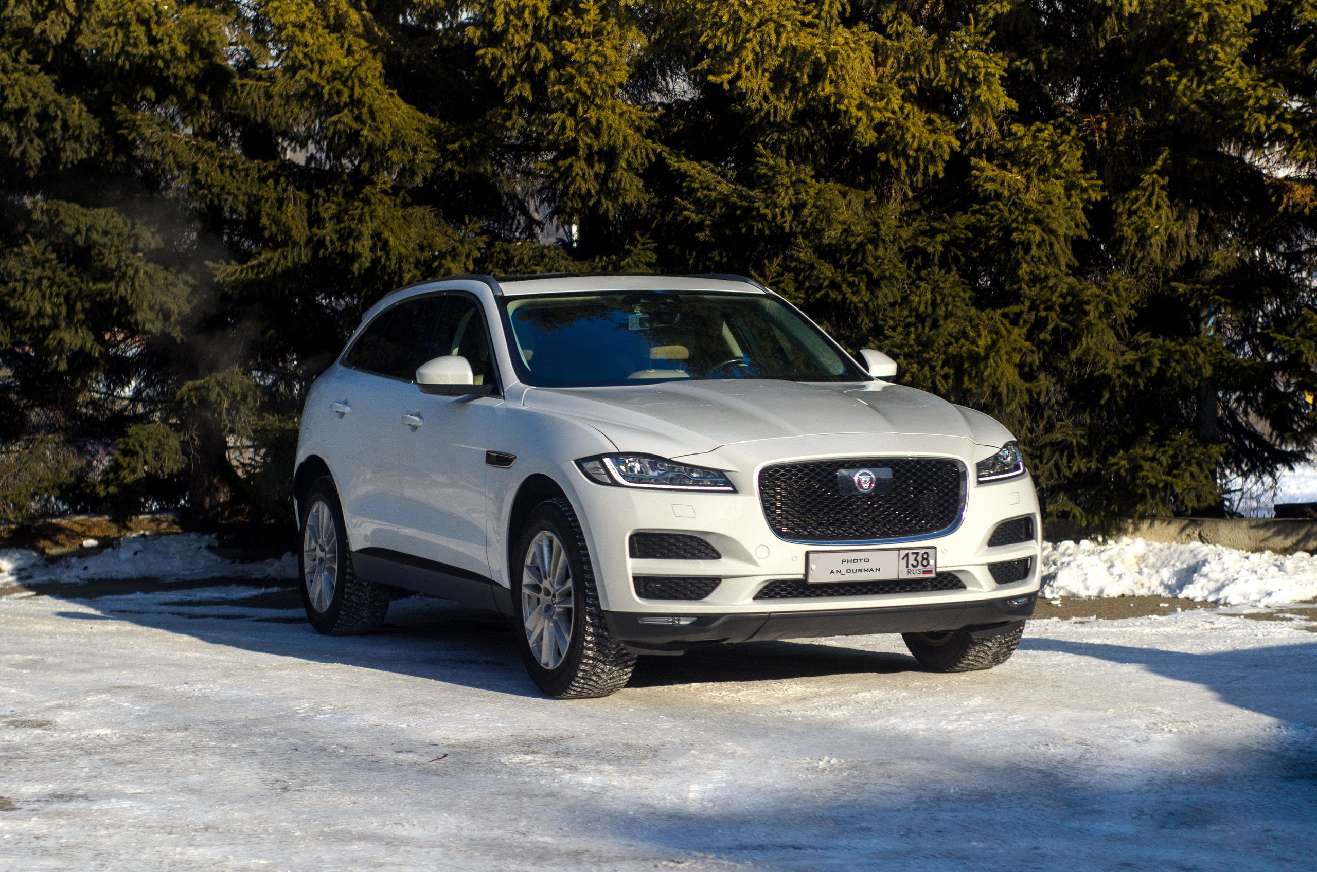 Фото для продажи авто Jaguar F-Pace 23'. Фотограф, видеограф и пилот дрона на Байкале