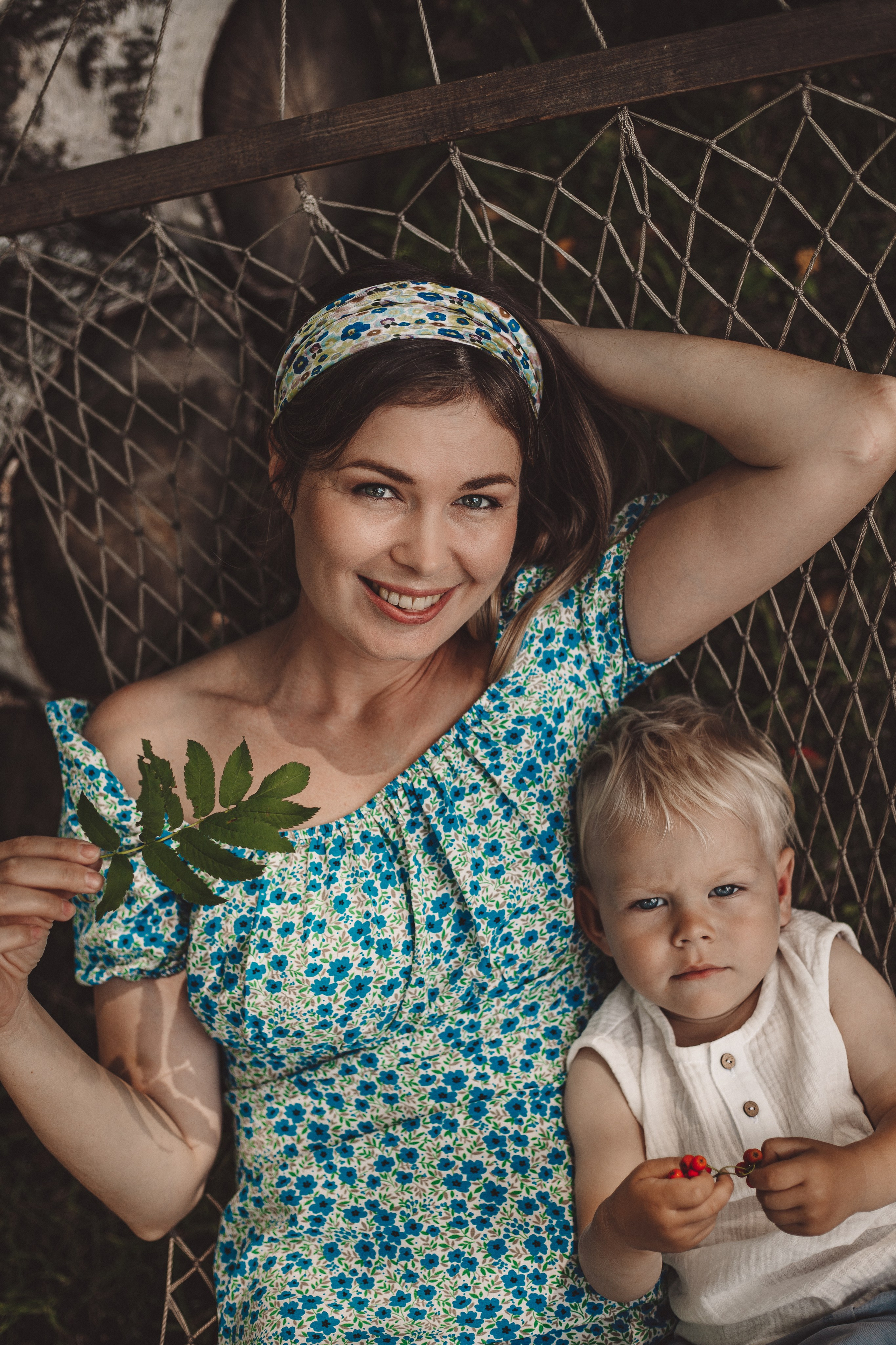 Семейная фотосессия - Люба и Платон: дачное детство. Семейный и женский фотограф Кемерово Мария Степ
