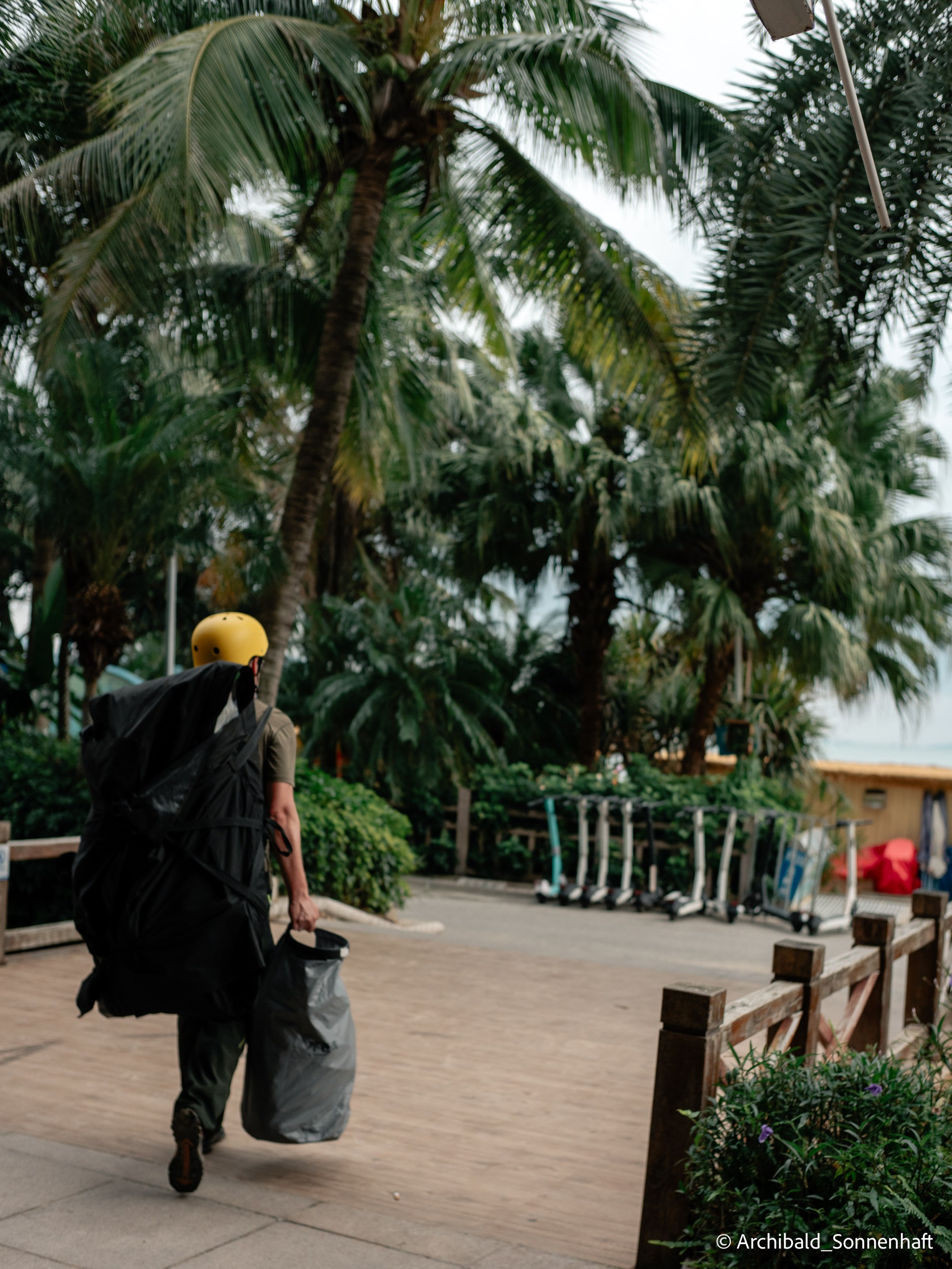 Kayaking in Huizhou, China. Photographer in Guangzhou, China. Archibald Sonnenhaft