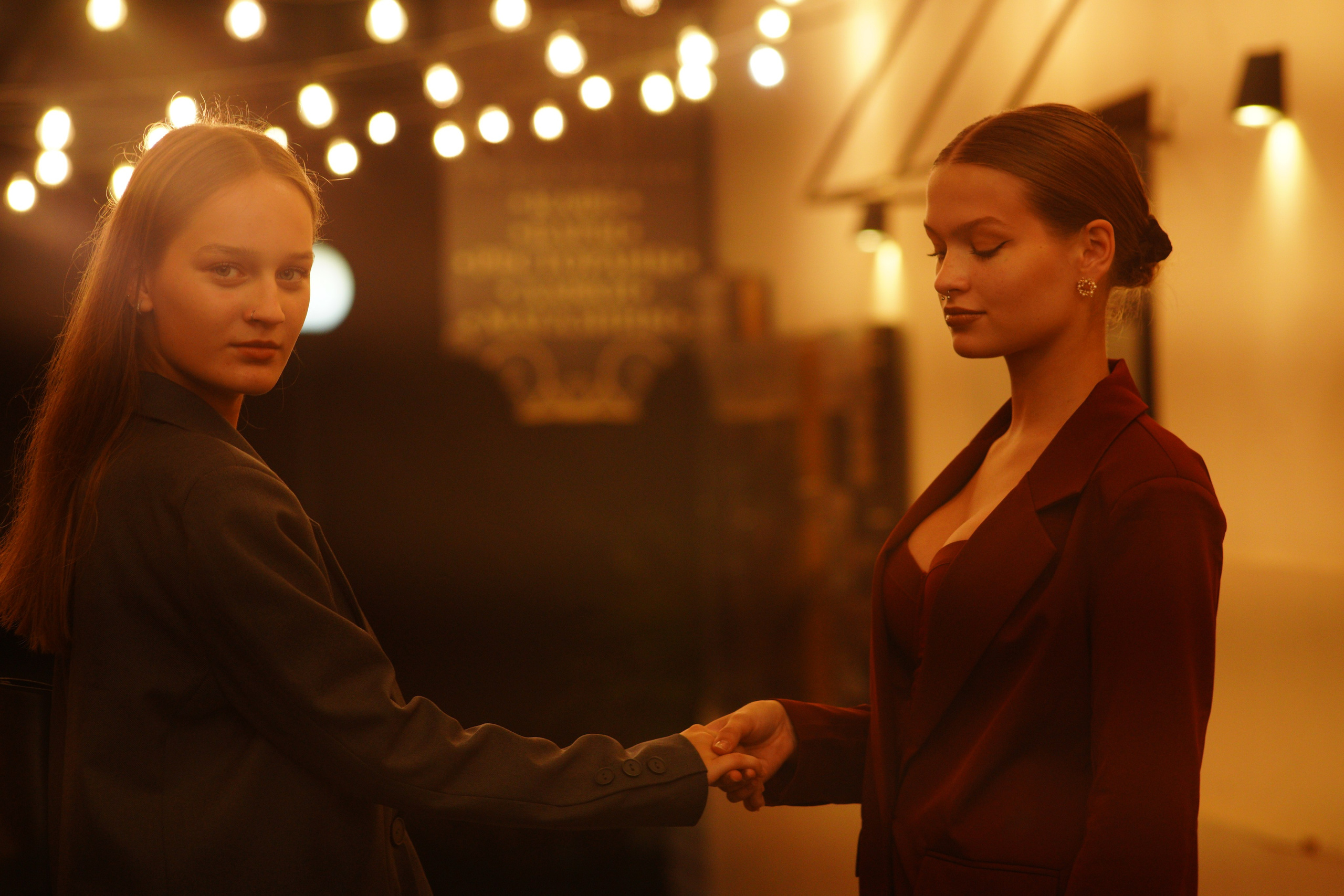 девушки мило сфоткались