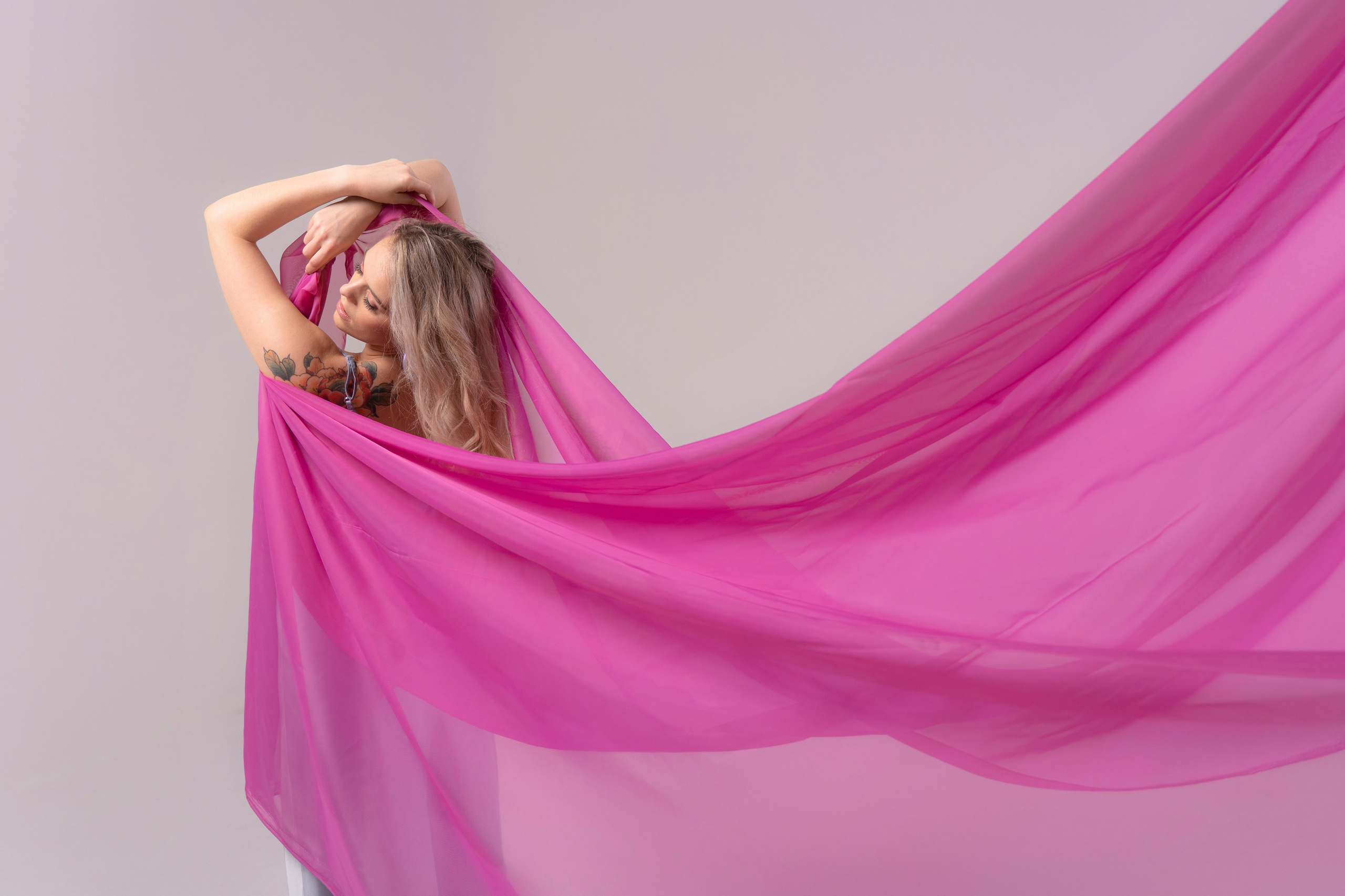 Женская фотосессия на циклораме. Портретный и репортажный фотограф в Сочи Рамодина Юлия