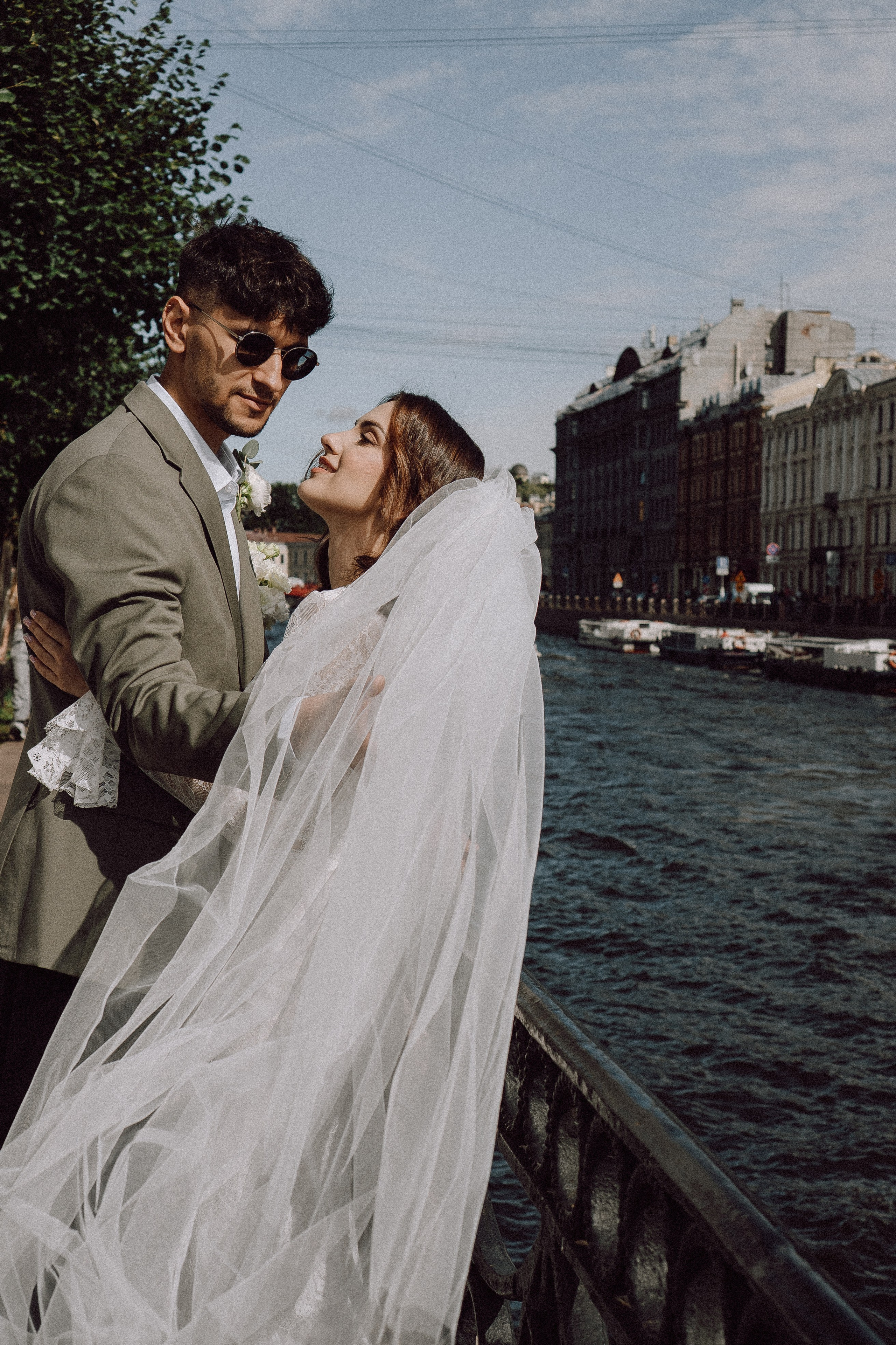 СВАДЕБНАЯ ПРОГУЛКА ВОЗЕ ИСАИКЕВСКОГО СОБОРА АСТОРИИ И ЗАКОНОДАЛЕТНОГО СОБРАНИЯ. Профессиональный фотограф, Санкт-Петербург — Виктория Богомолова