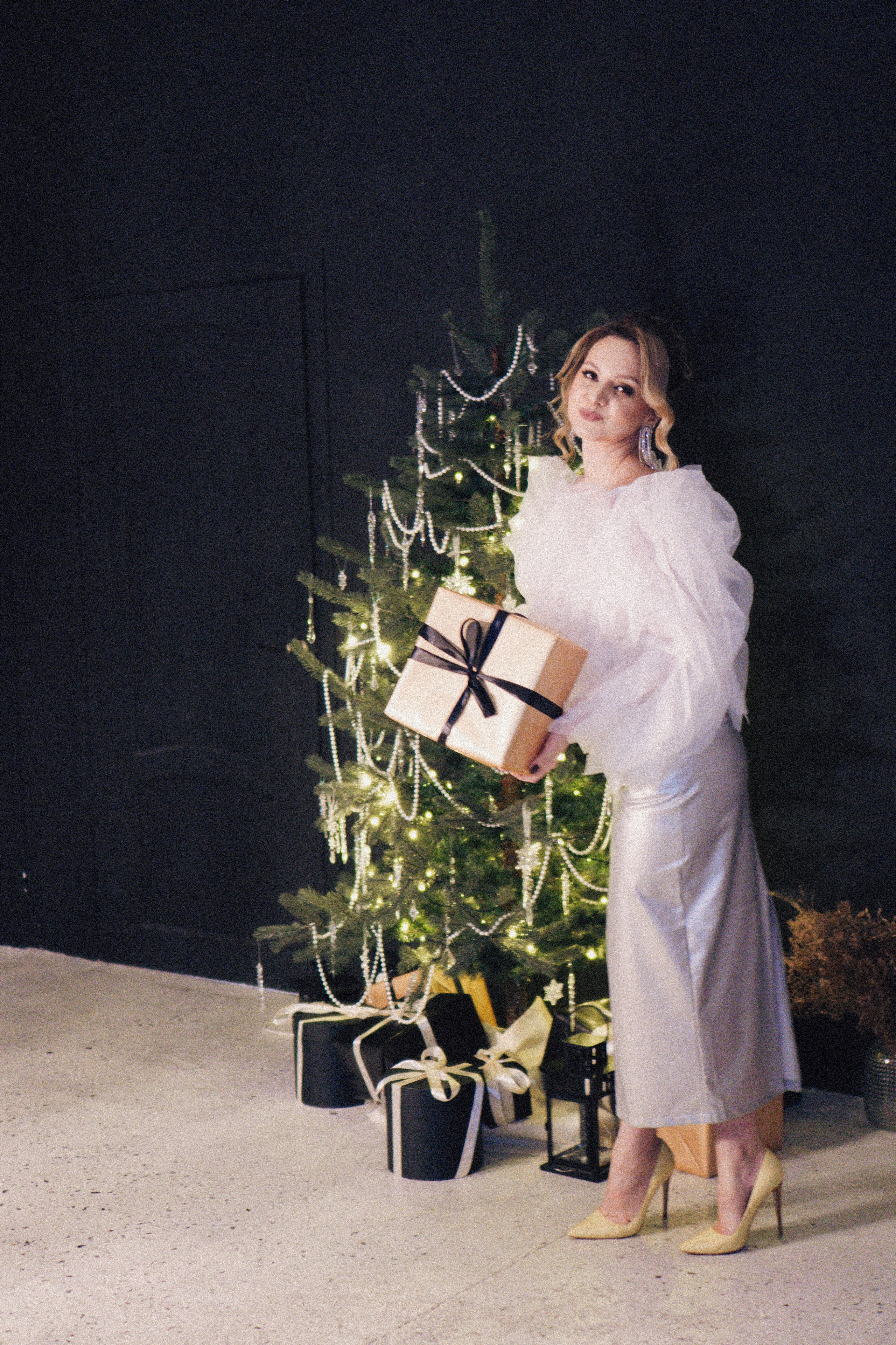 НОВОГОДНЯЯ ФОТОСЕСИИЯ В СТУДИИ ДЛЯ ДЕВУШКИ И ПРОГУЛКА ПО ЧЕРНЫШЕВСКОЙ. Профессиональный фотограф, Санкт-Петербург — Виктория Богомолова