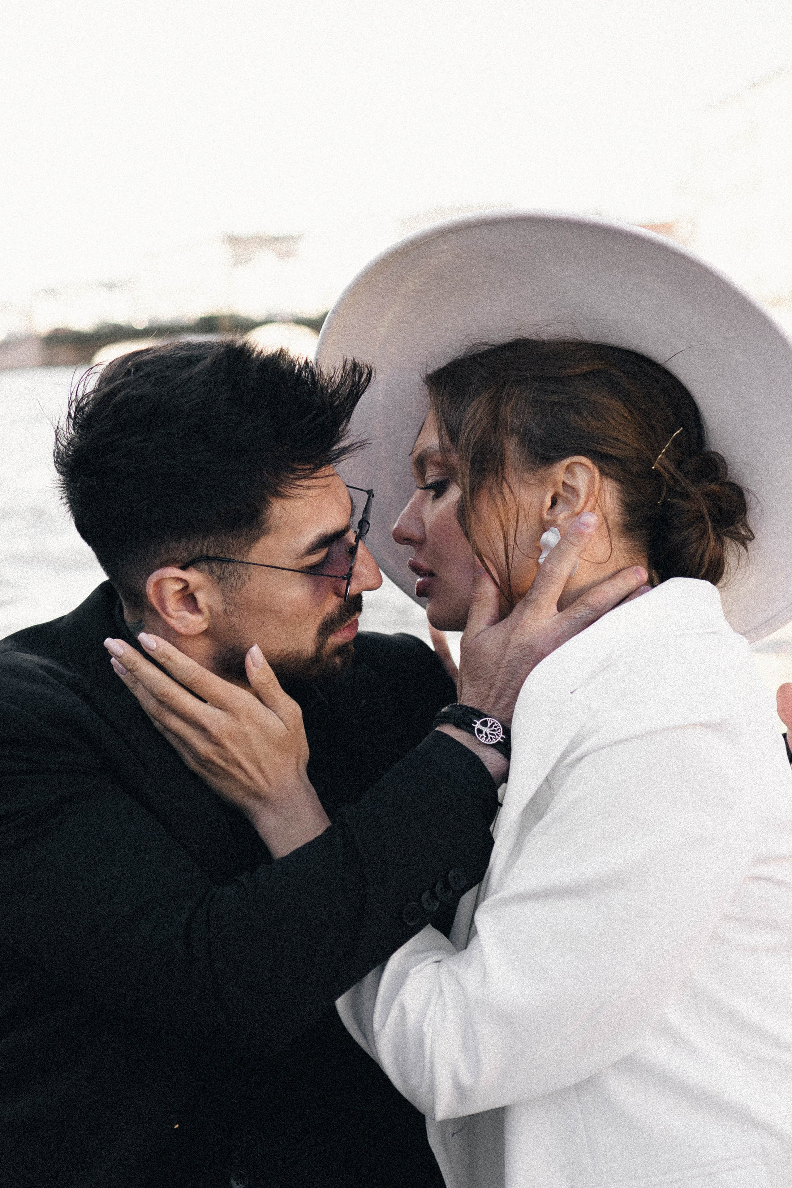 СВАДЕНБНАЯ СЬЕМКА НА КАТЕРЕ ПО КАНАЛАМ САНКТ-ПЕТЕРБУРГА И В АКВАТОРИИ НЕВЫ. Профессиональный фотограф, Санкт-Петербург — Виктория Богомолова