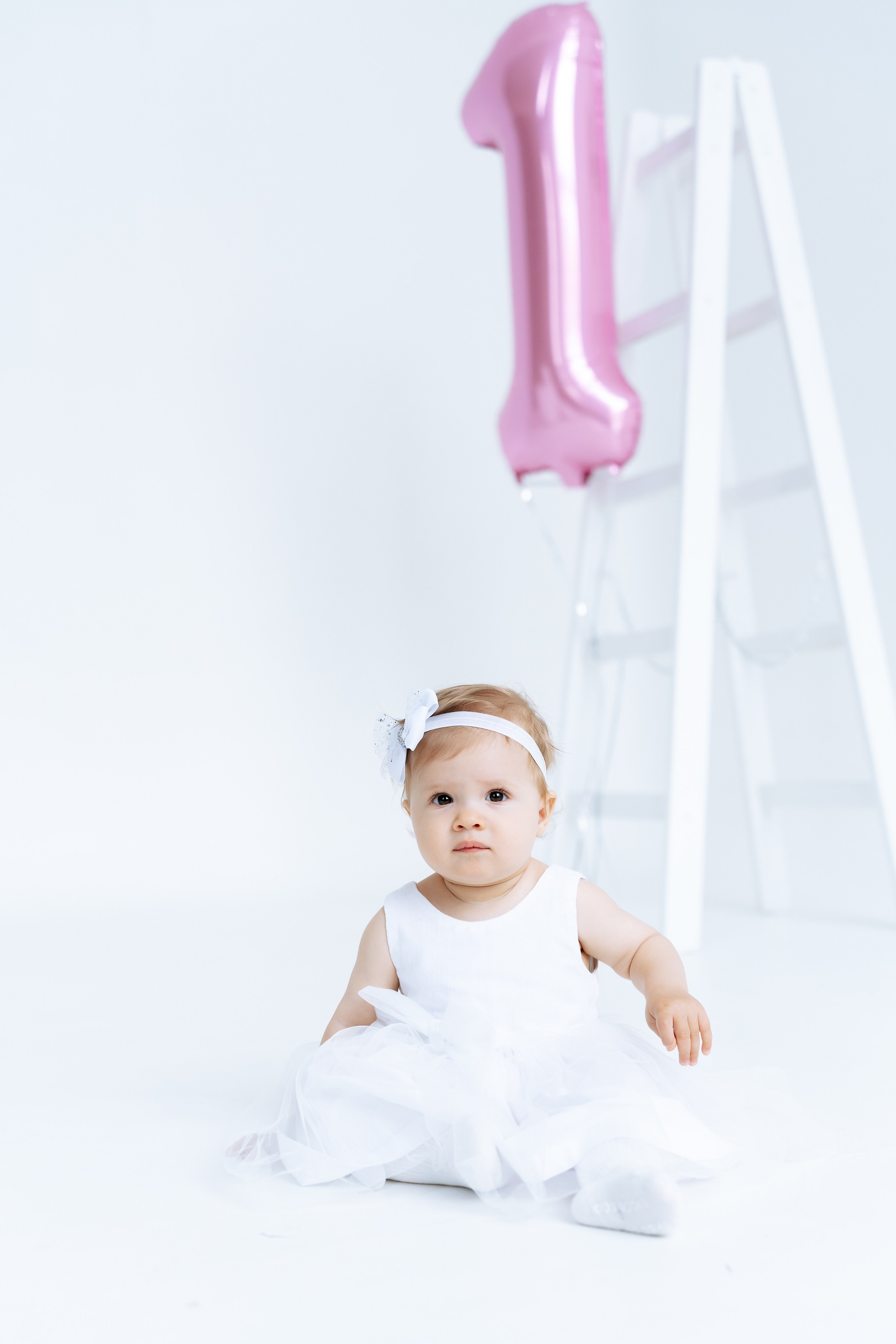 Фотосессия на годик в стиле минимализм