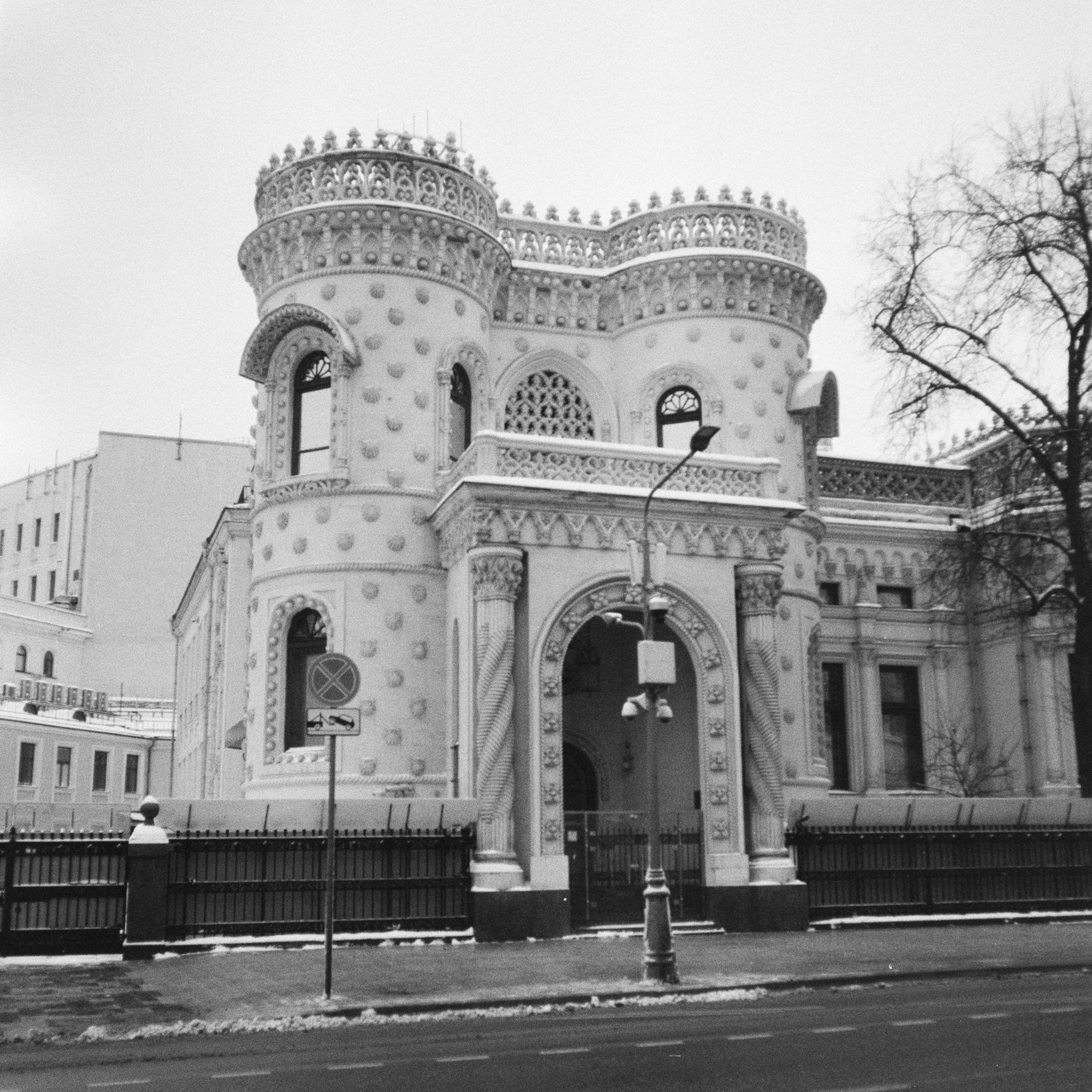 Воздвиженка / Voigtlander Bessa-T — Ultron 28 mm f2 / Fomapan 400 BW