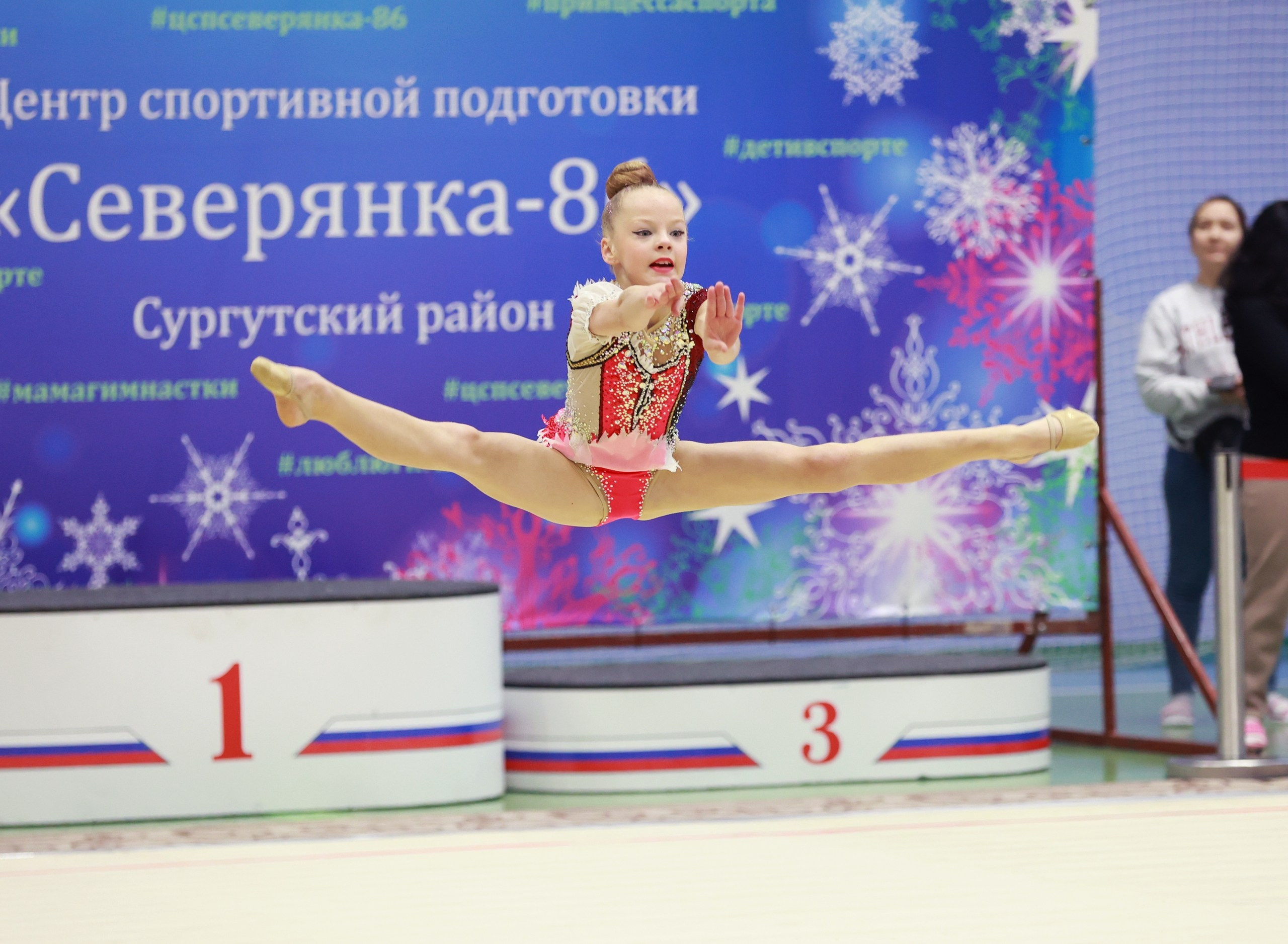 Гимнастки на соревновании