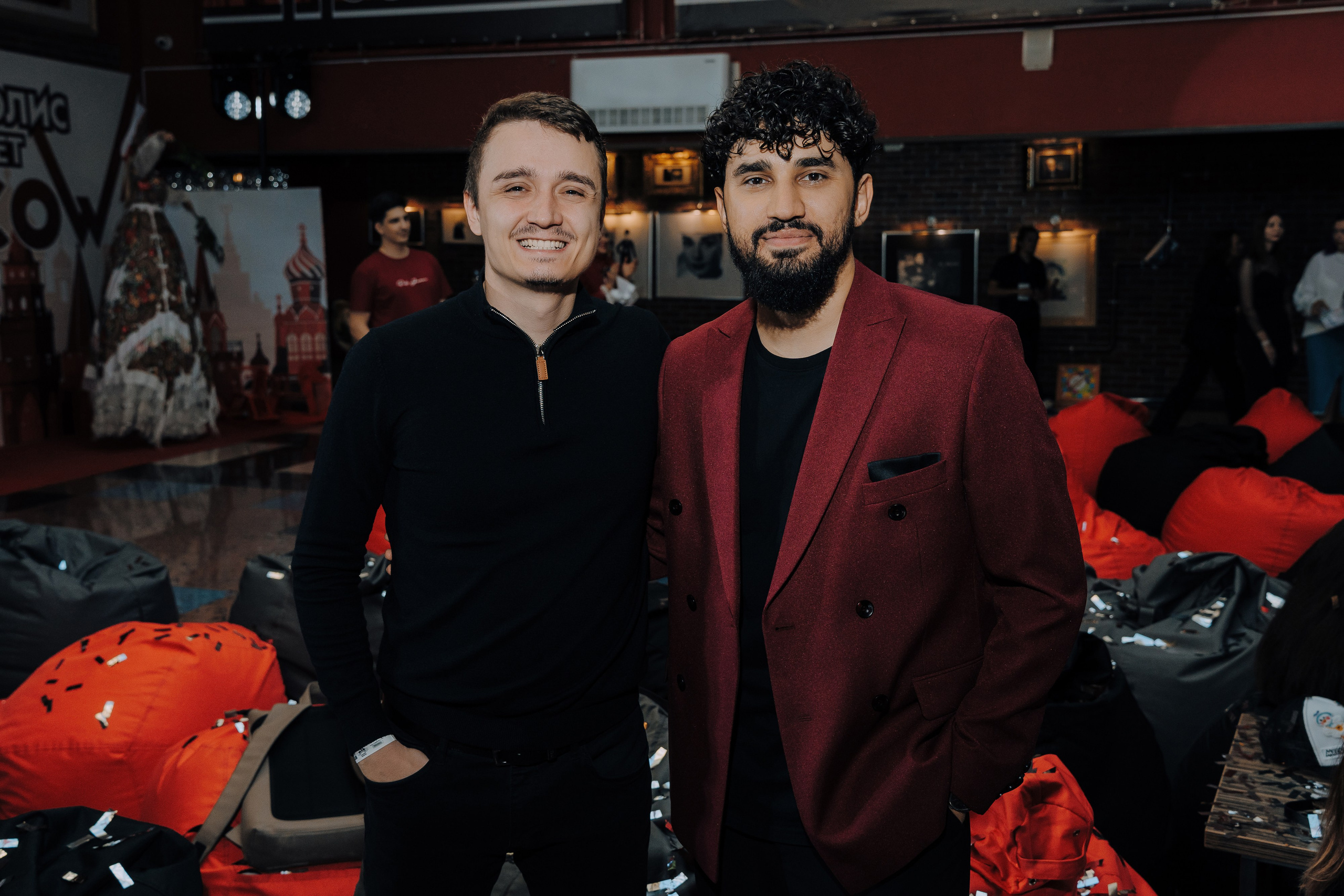 20 ЛЕТ МЕГАПОЛИС ЧЕЛЯБИНСК ХЕДЛАЙНЕР ЕЛКА. Репортажный фотограф Зуев Роман г. Челябинск